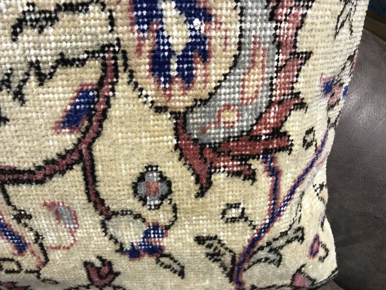 Coussin en tapis vintage fait main