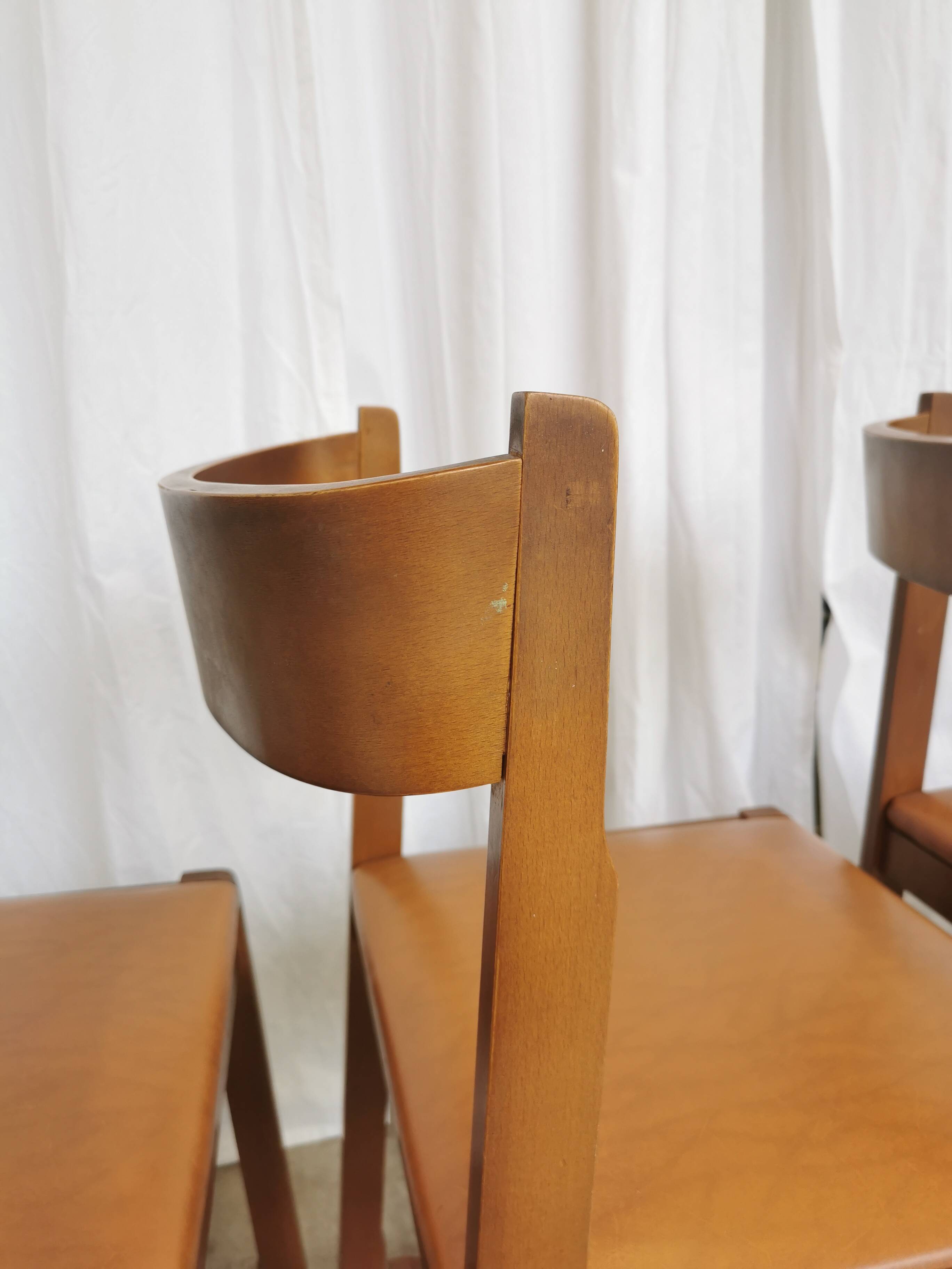 Lot de 4 chaises de salle à manger vintage / design sculptural en bois des années 70, cuir marron