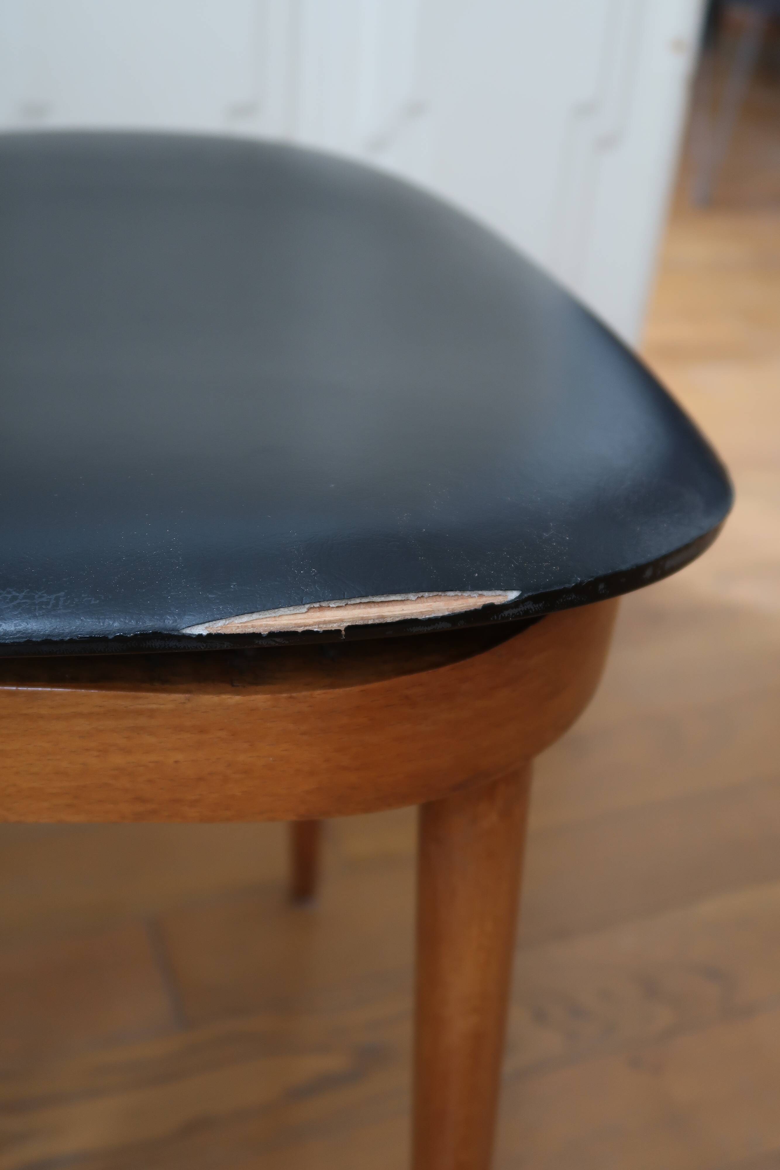Pair of Licorne chairs by Baumann