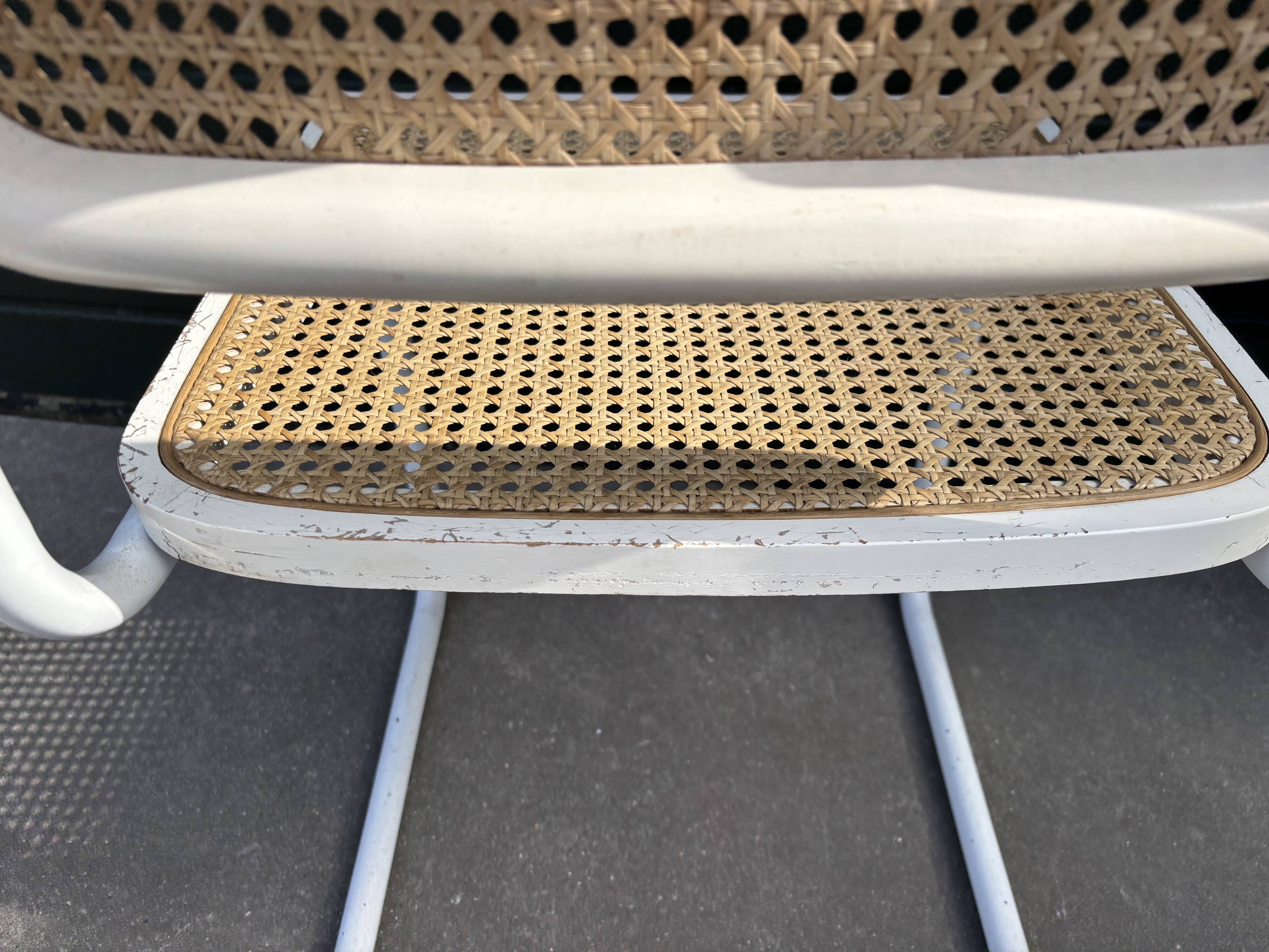 Set of 4 Cesca b32 model chairs in white dining chair