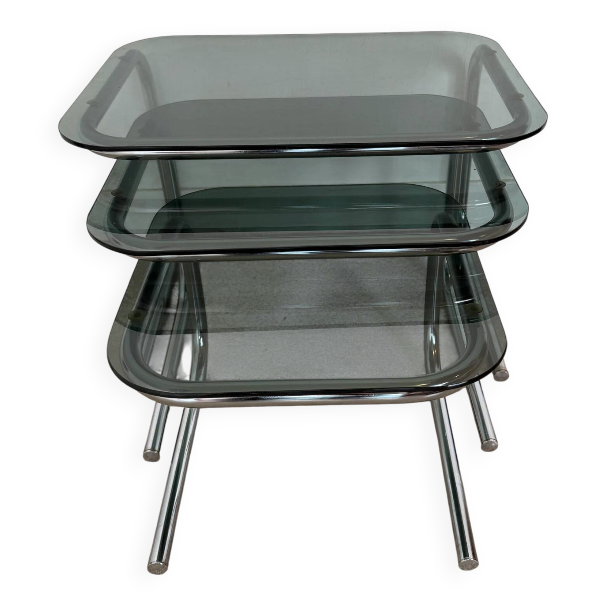 Trio de tables gigognes chrome et verre fumé vintage