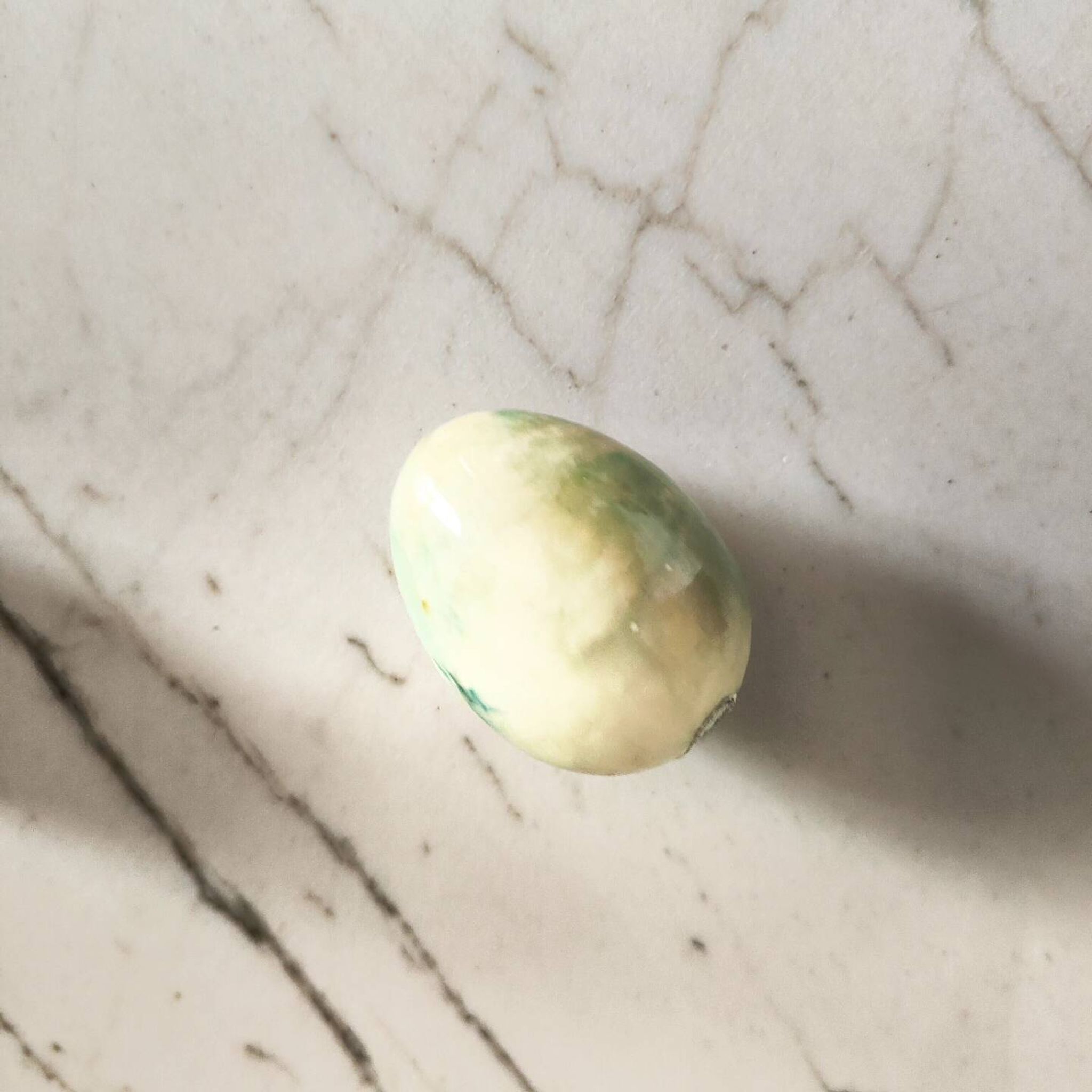 Deux oeufs en albâtre