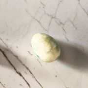 Deux oeufs en albâtre