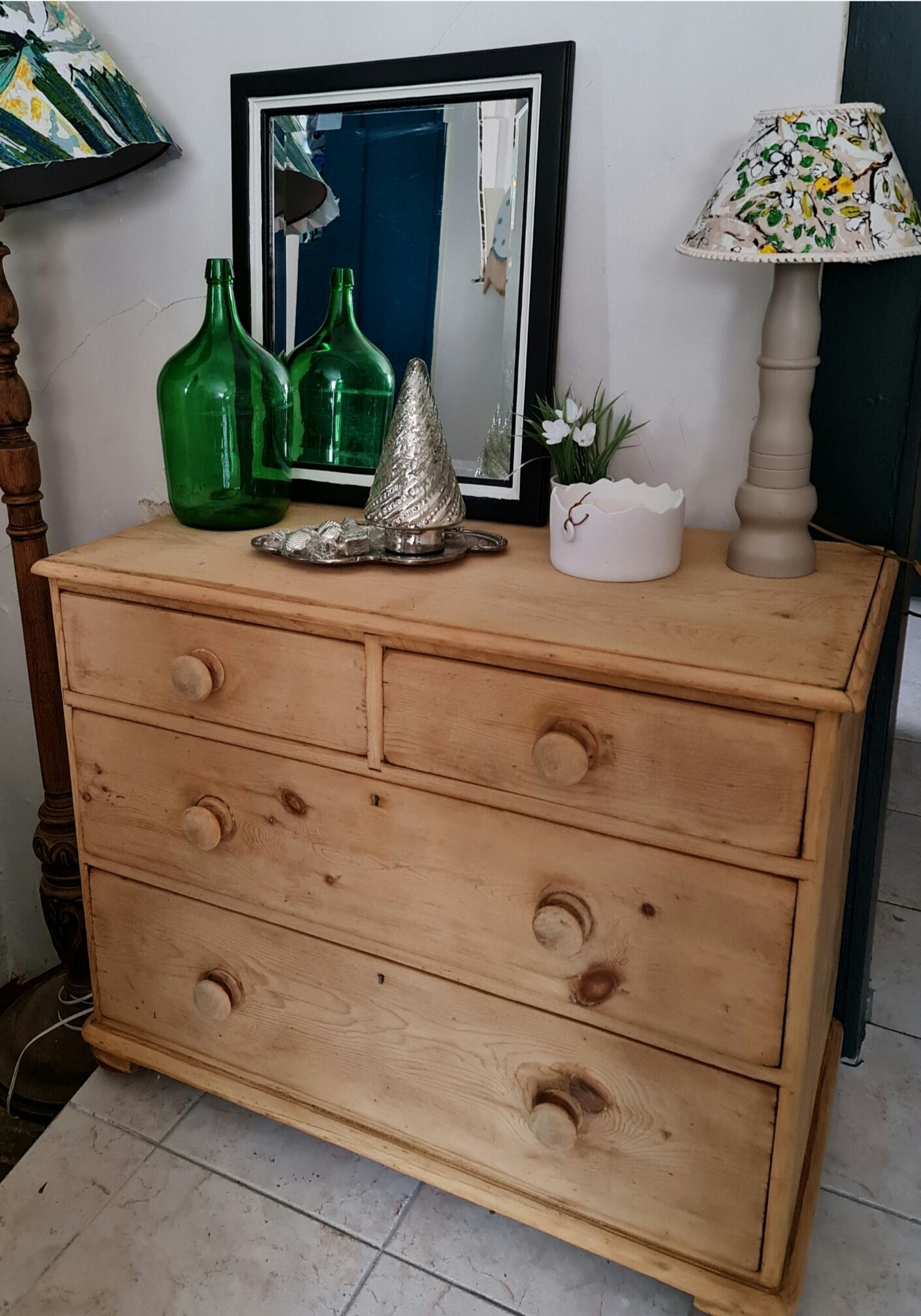 Old English chest of drawers in pine entirely sanded
