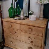 Old English chest of drawers in pine entirely sanded