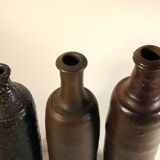 Lot de trois bouteilles anciennes en grès