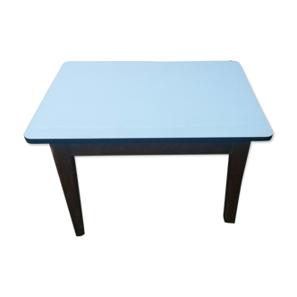 Table in Formica