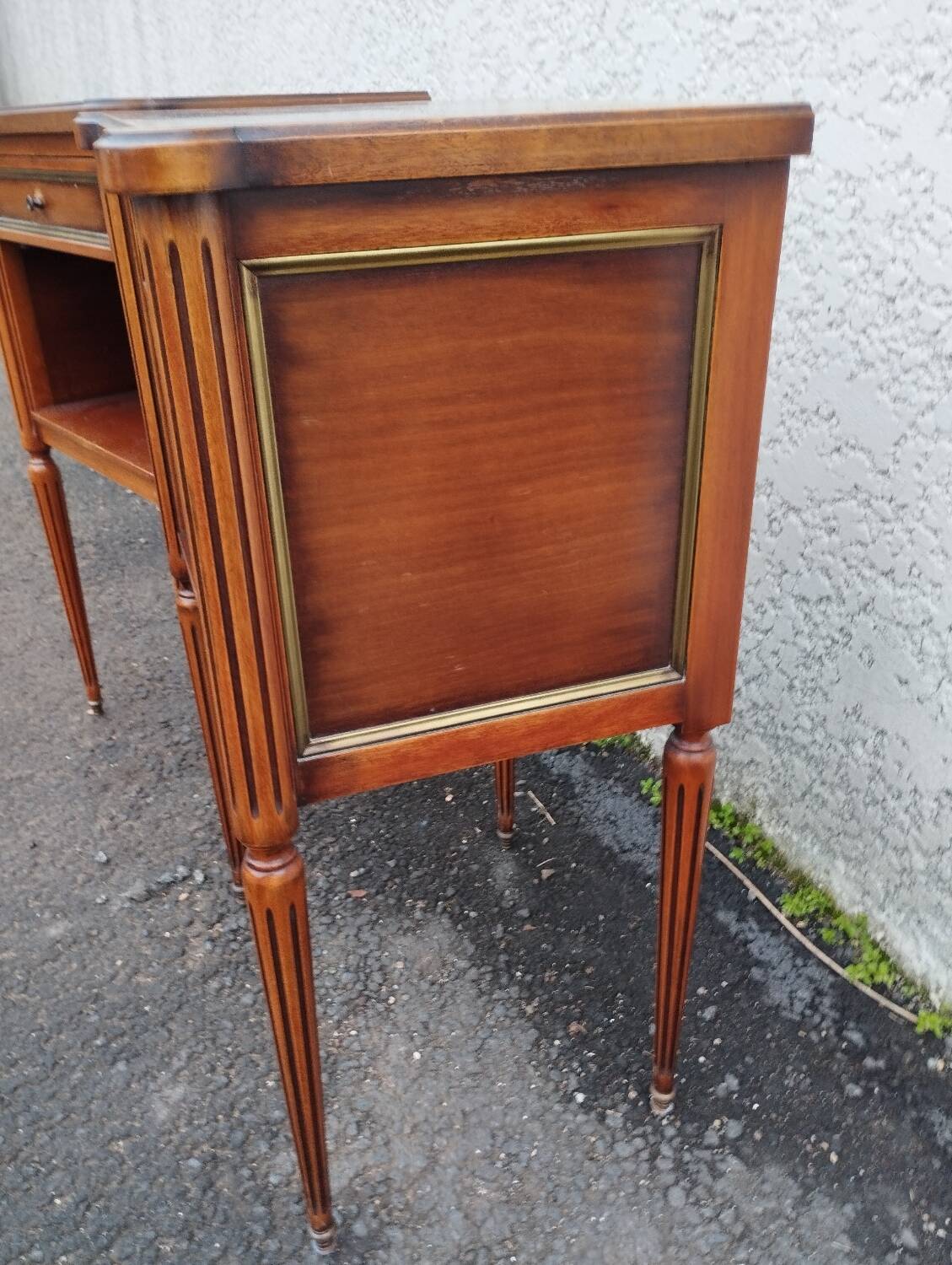 Pair of bedside drawer fluted feet
