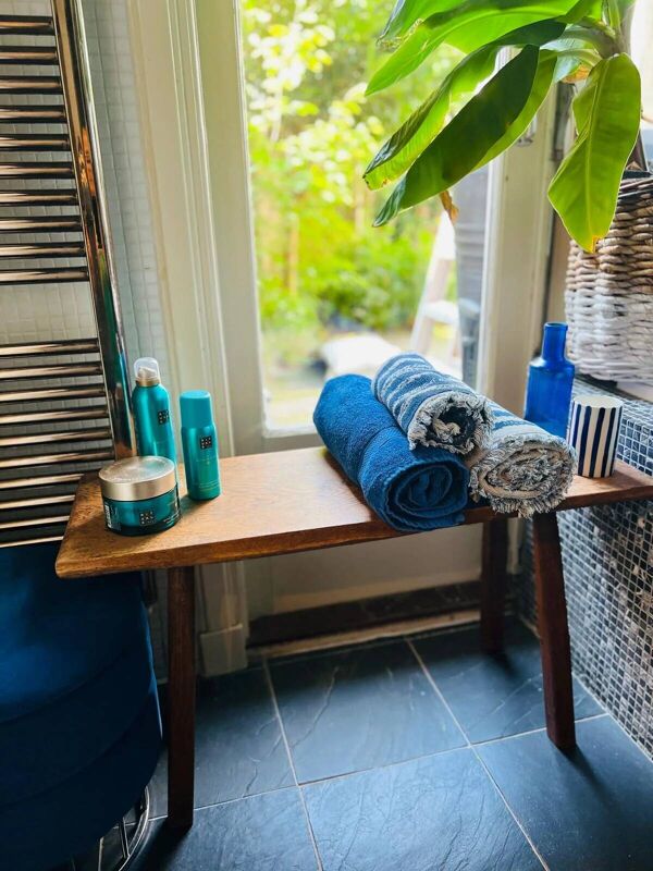 Banc industriel / table de boucher, années 1950, chêne massif