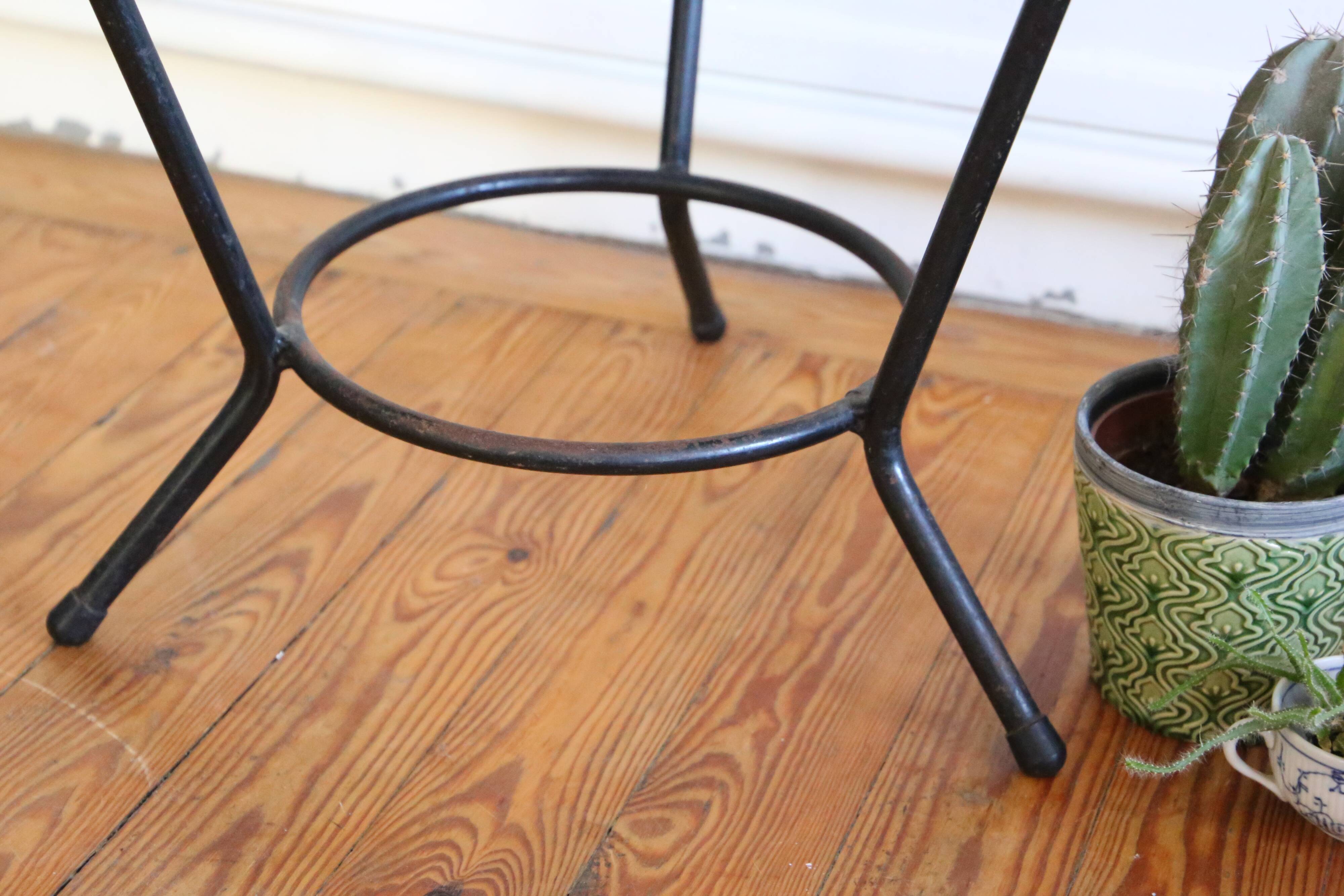 Adorable rattan coffee table and metal base, Scandinavian