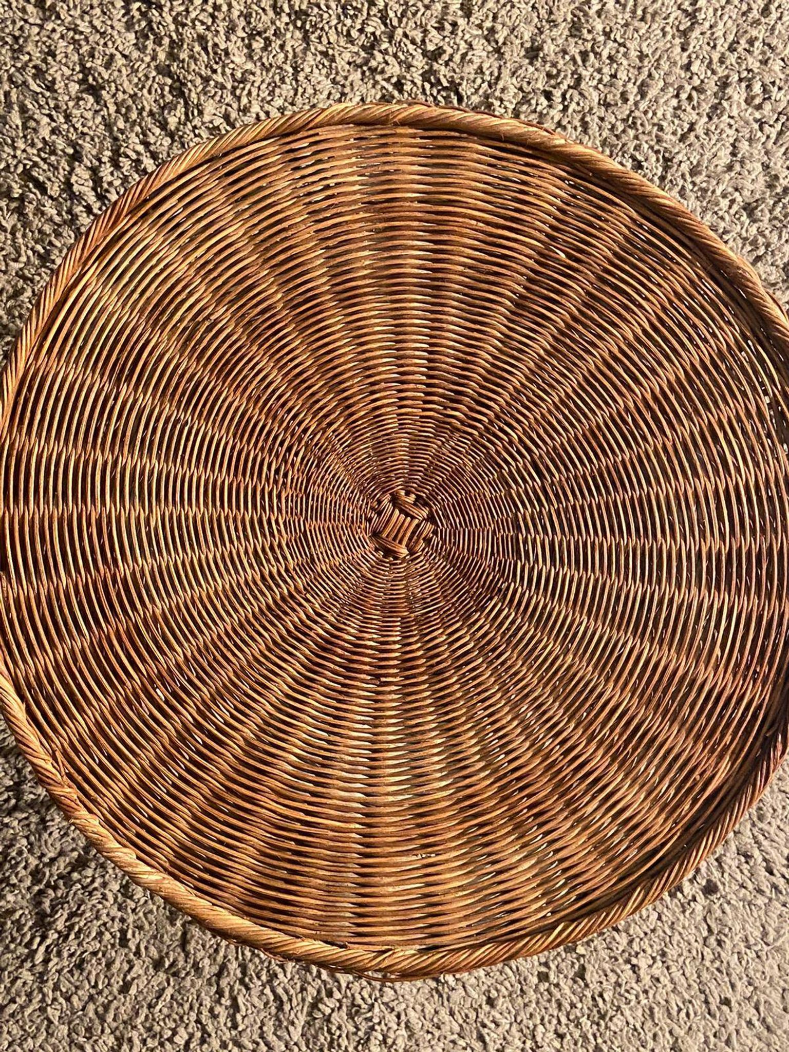 Set of 2 wicker armchairs and coffee table Raoul Guy 1950