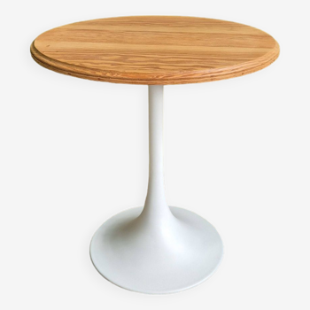 Table with a tulip leg