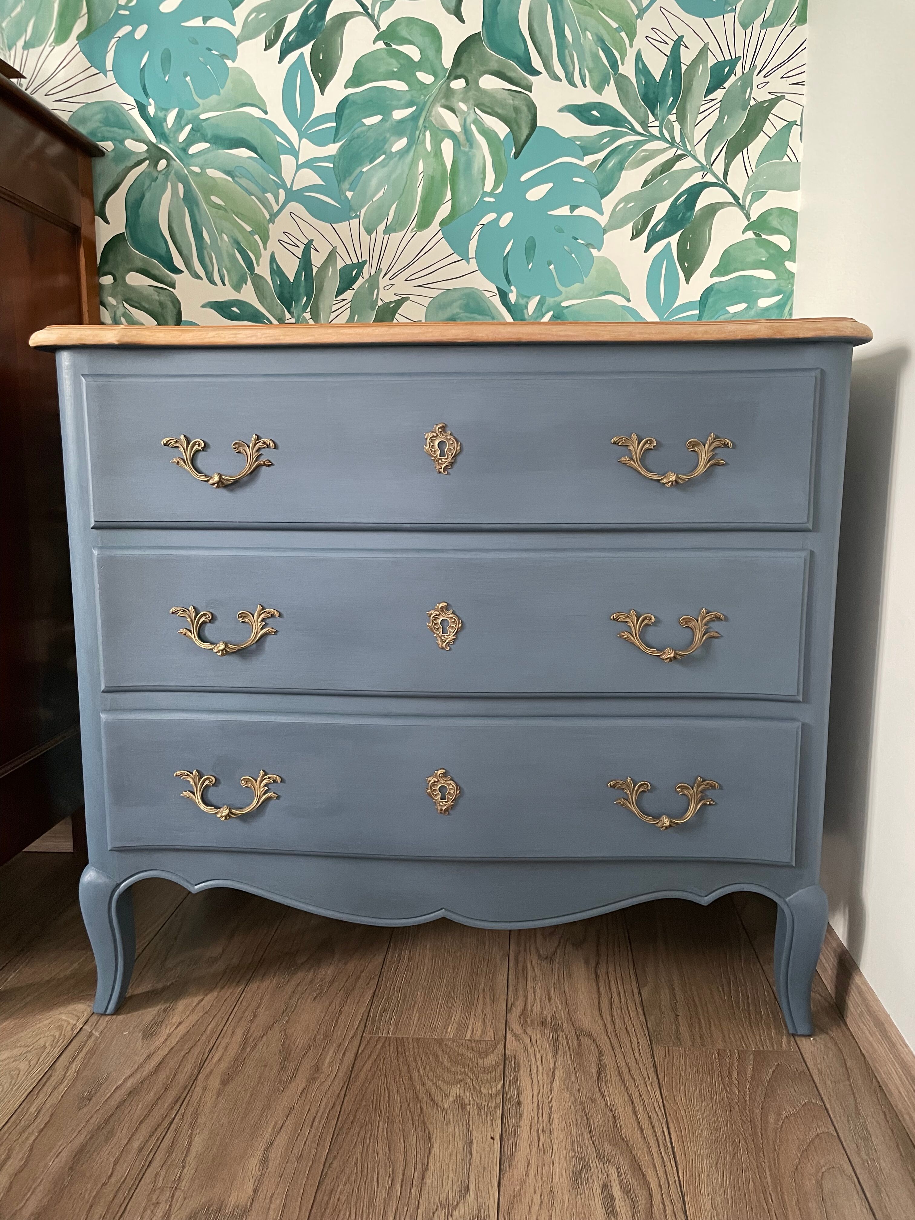 Crossbow style chest of drawers