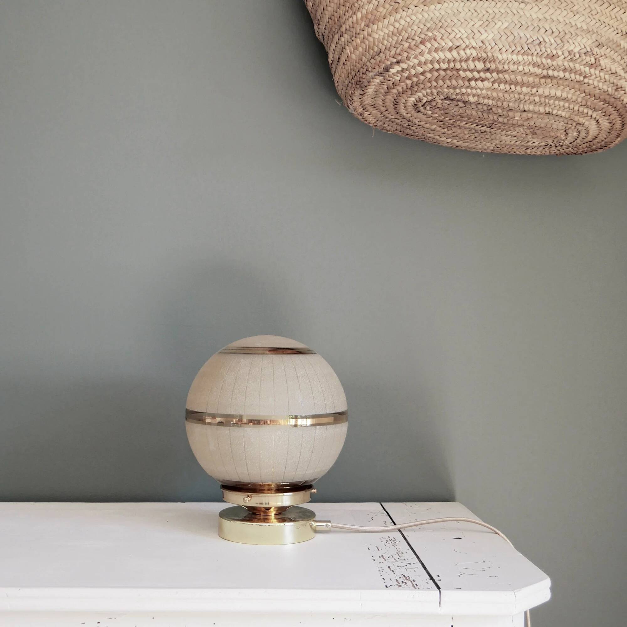 Frosted glass table lamp