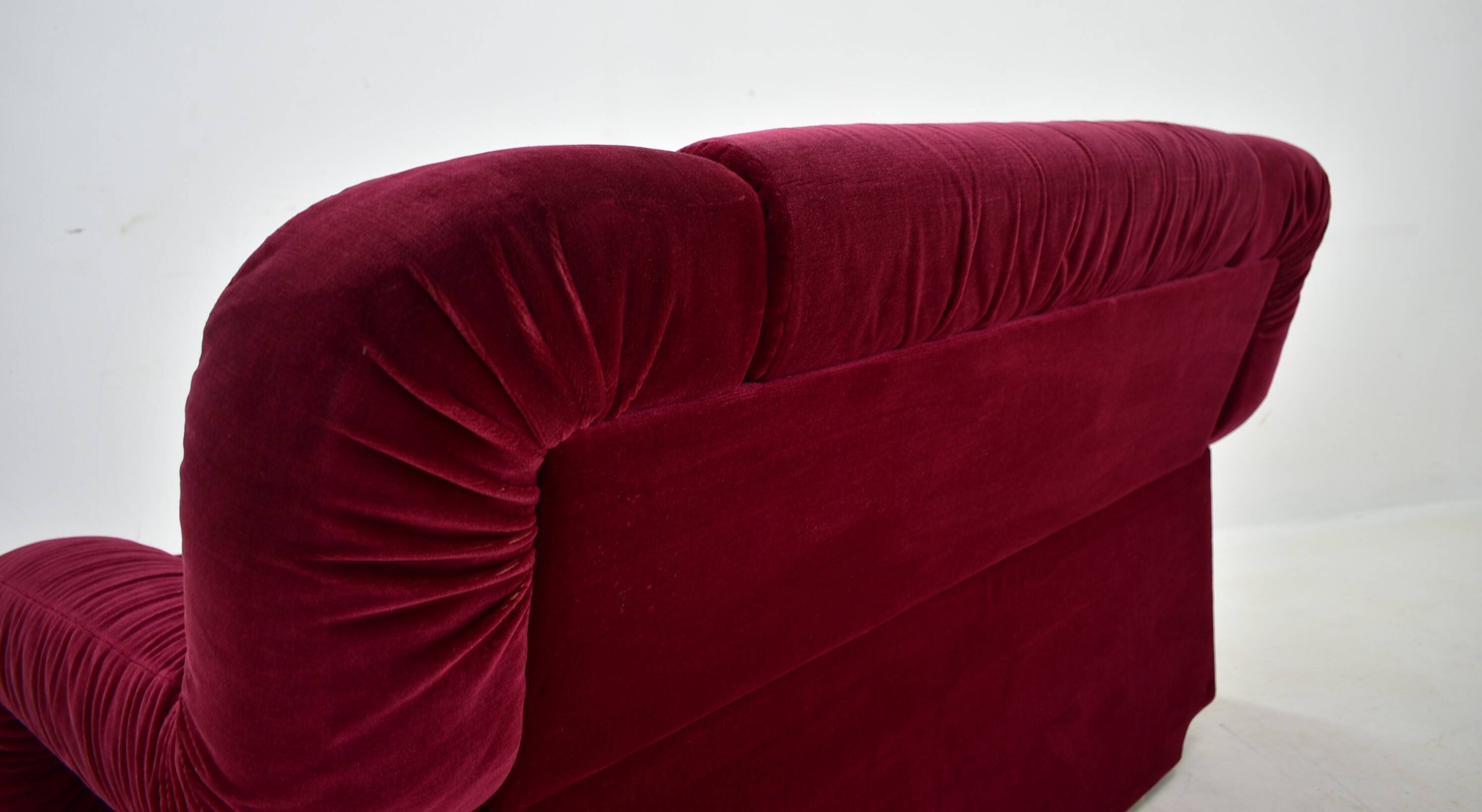 Two-seater canapé, rare from the 1970s, Italy.