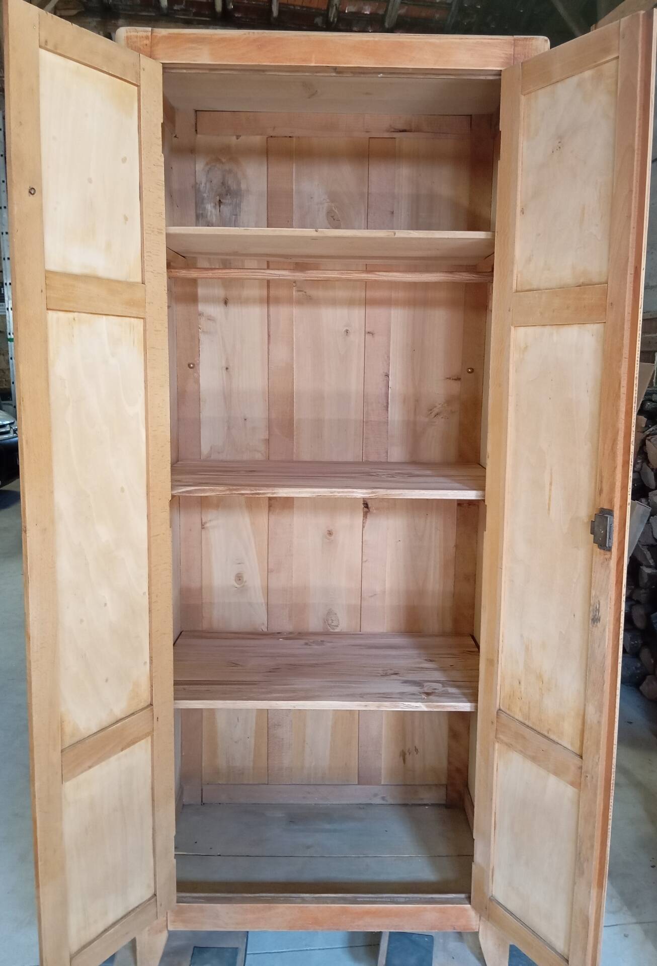 Armoire parisienne