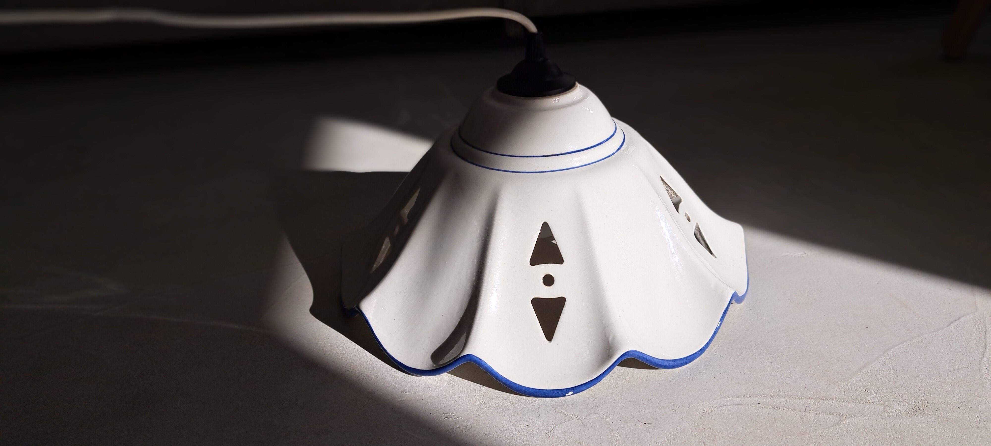 Ceramic pendant light