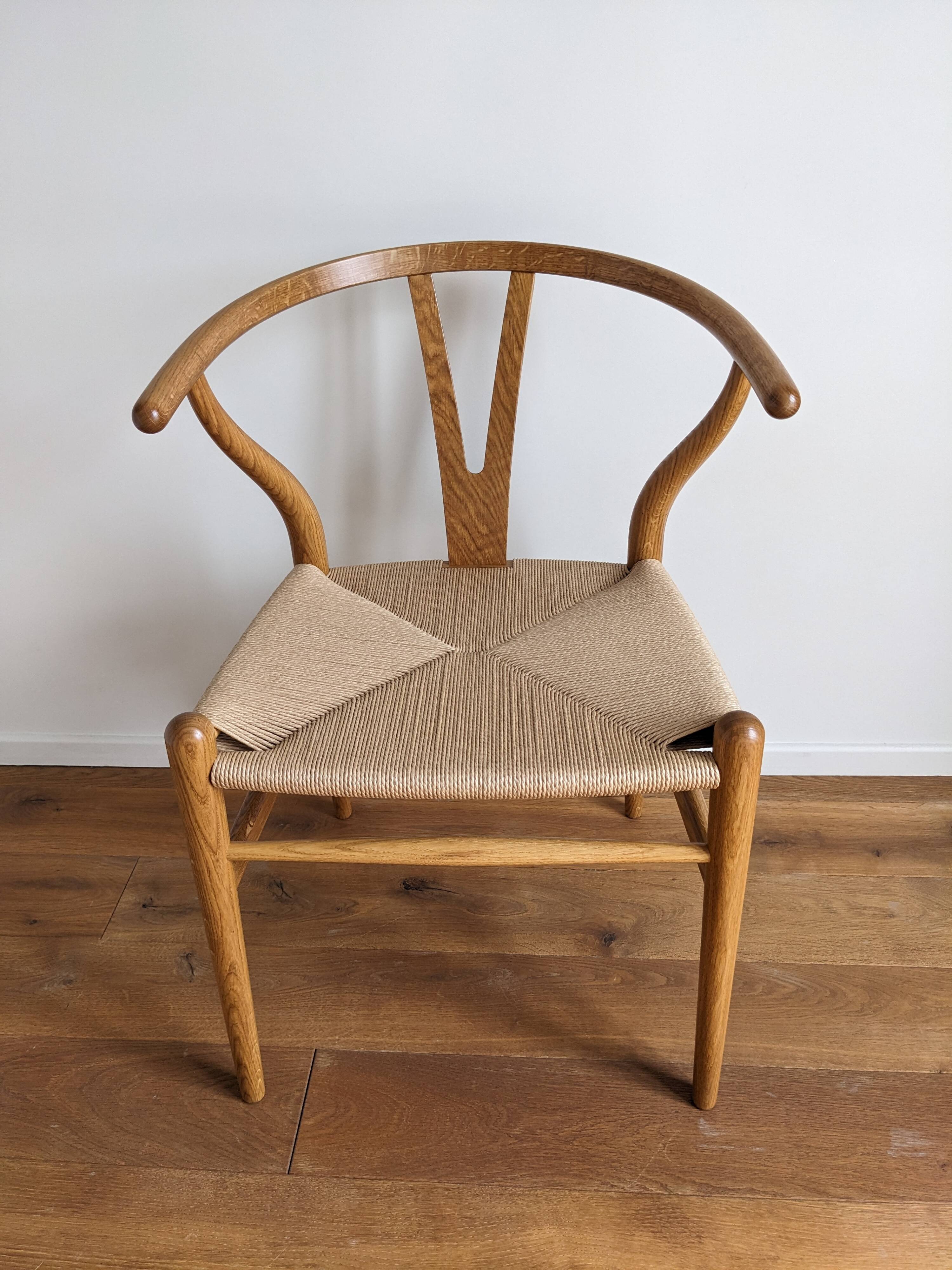 CH24 Wishbone chair, designer Hans Wegner for Carl Hansen & Søn
