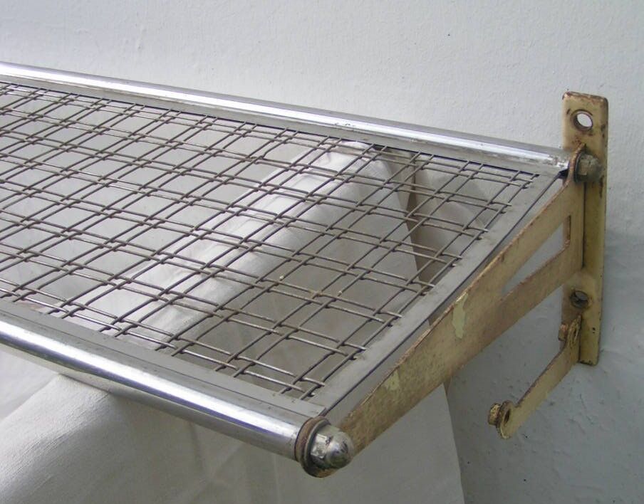 Shelf train luggage rack