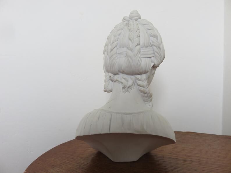 Bust "woman" in plaster