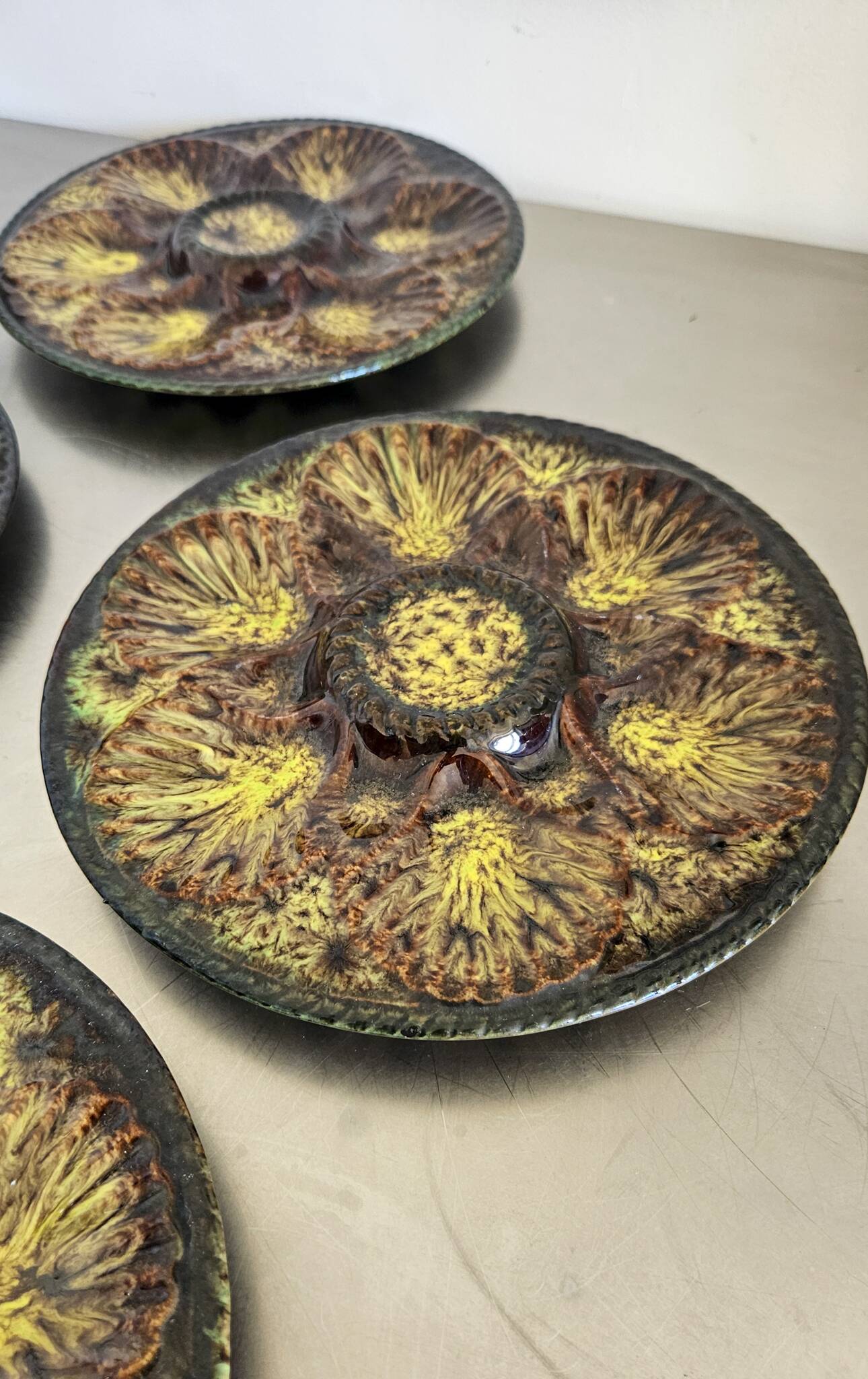 7 assiettes à huitres, vintage Vallauris Marius Giuge.