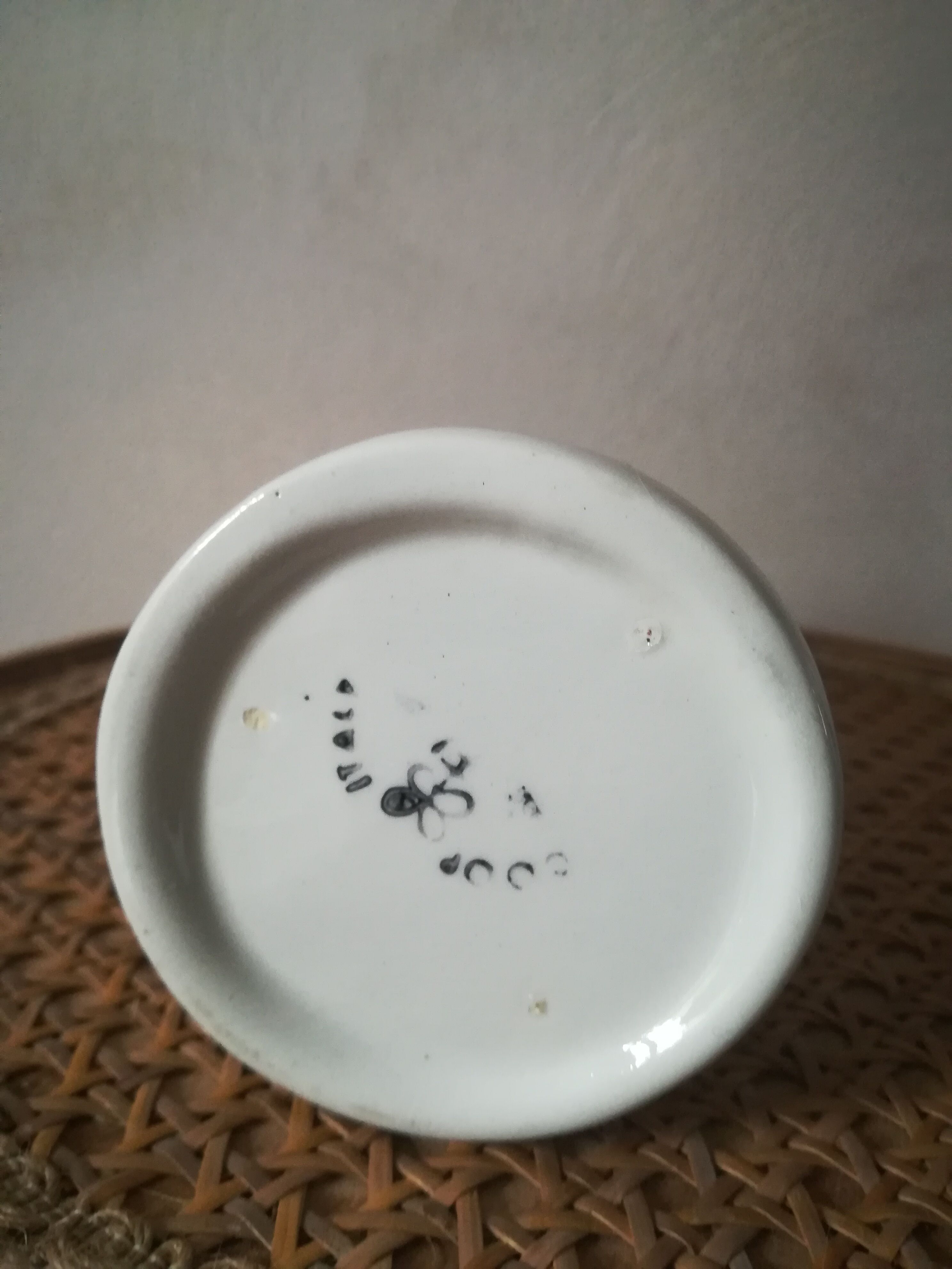 Hand vase jewelry holder