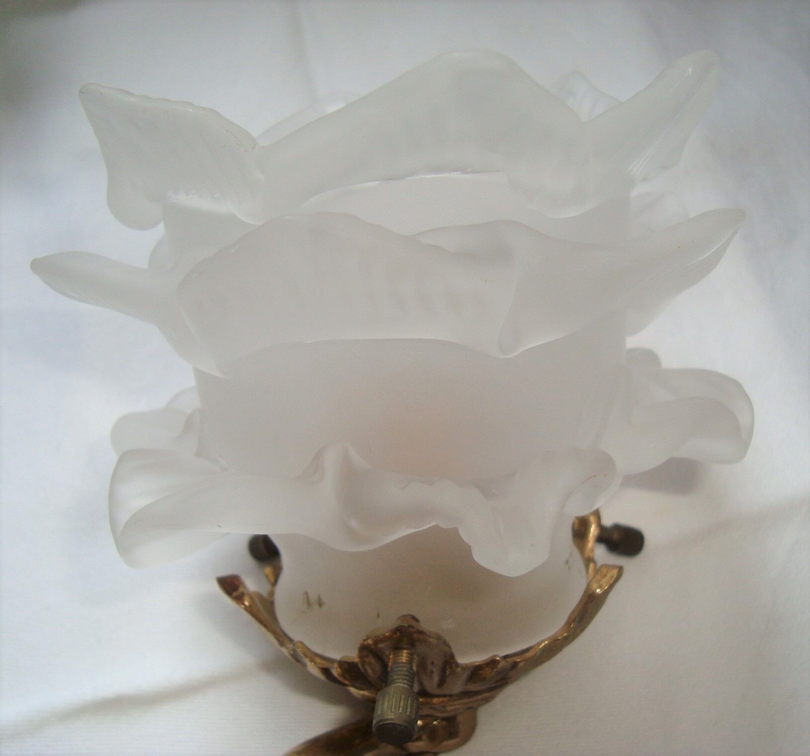 Pair of sconces Angels Cherubs Bronze Gilded Tulips Cut Glass