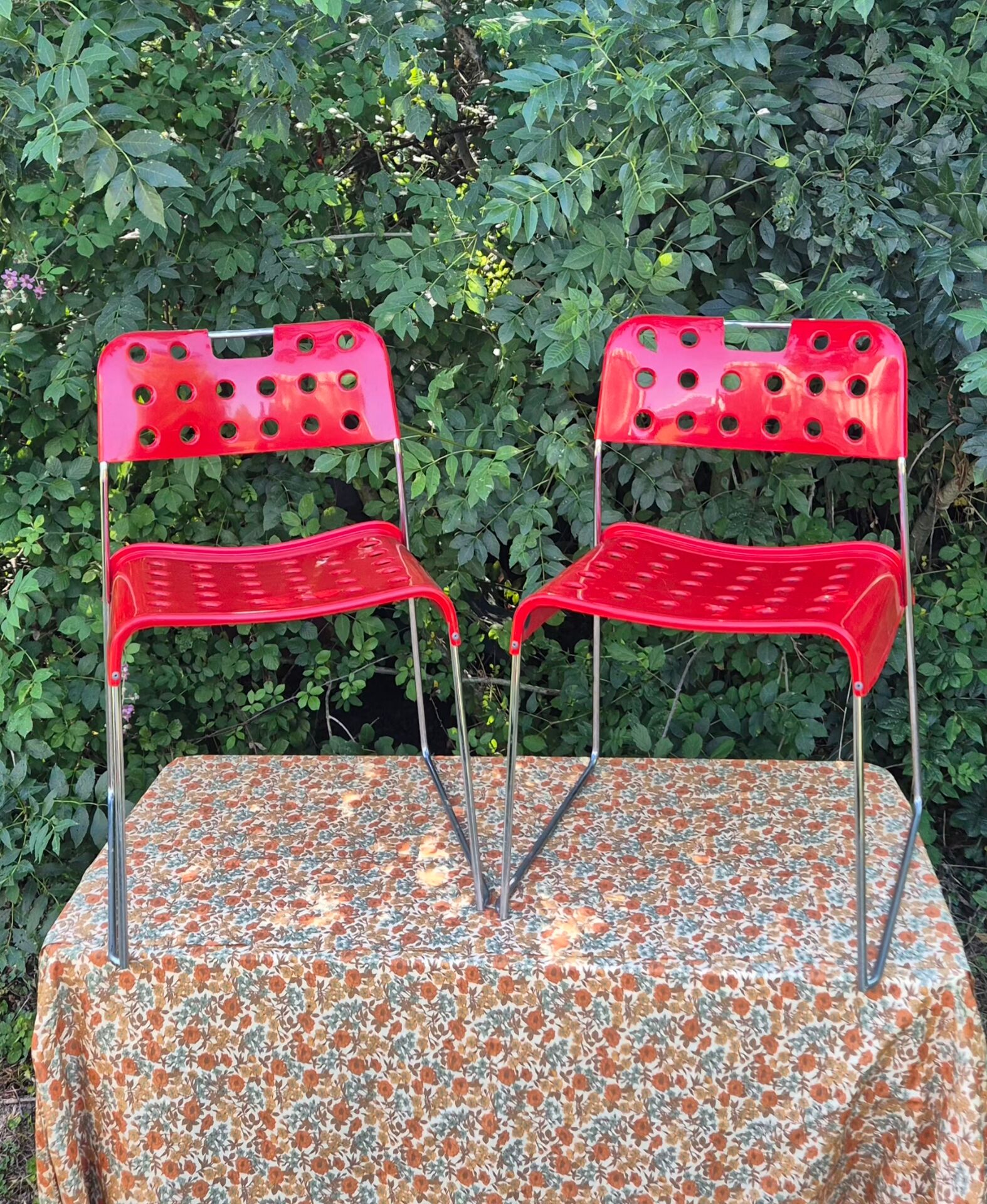 Omstak chair by Rodney Kinsman, vintage red metal.