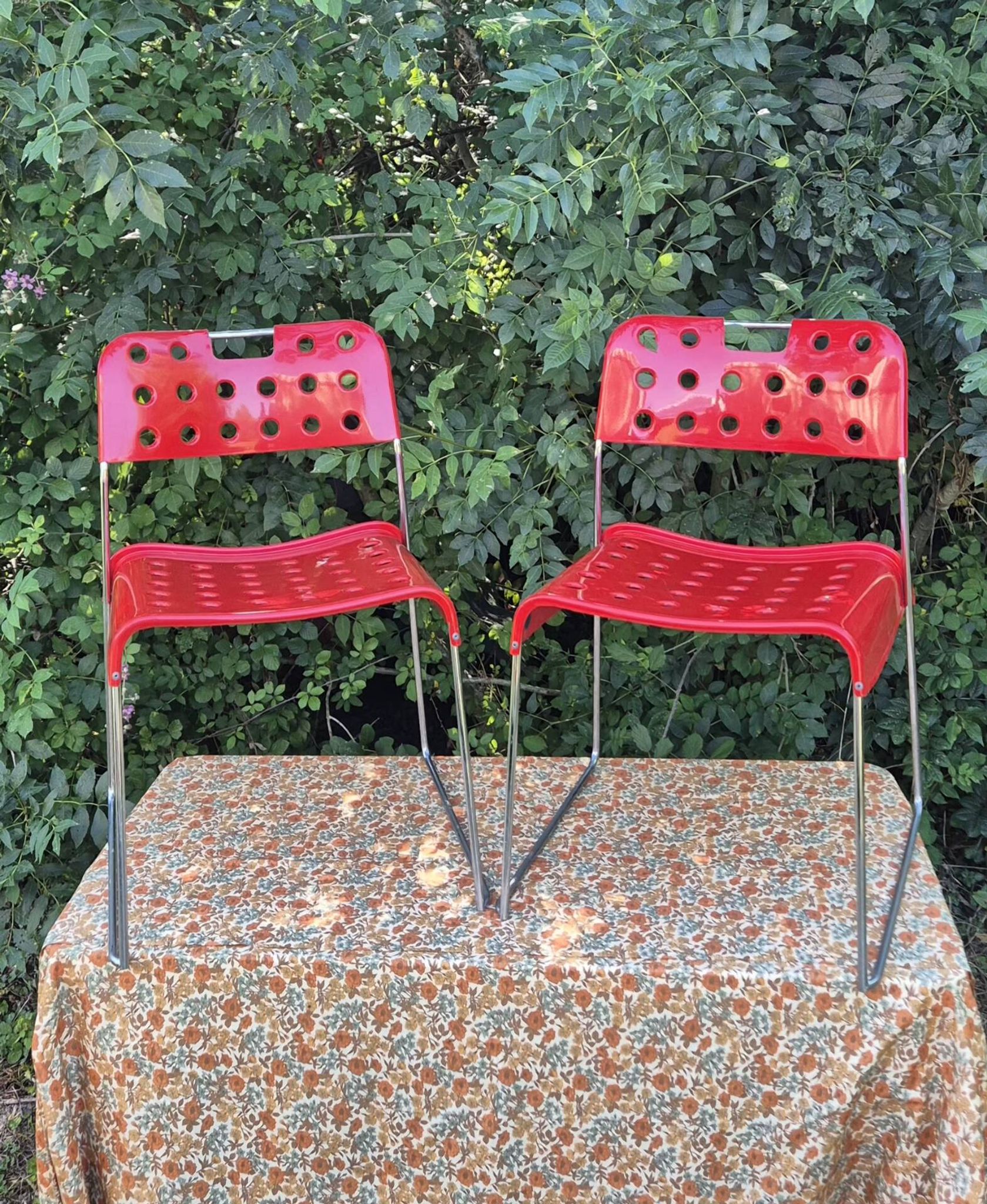 Omstak chair by Rodney Kinsman, vintage red metal.