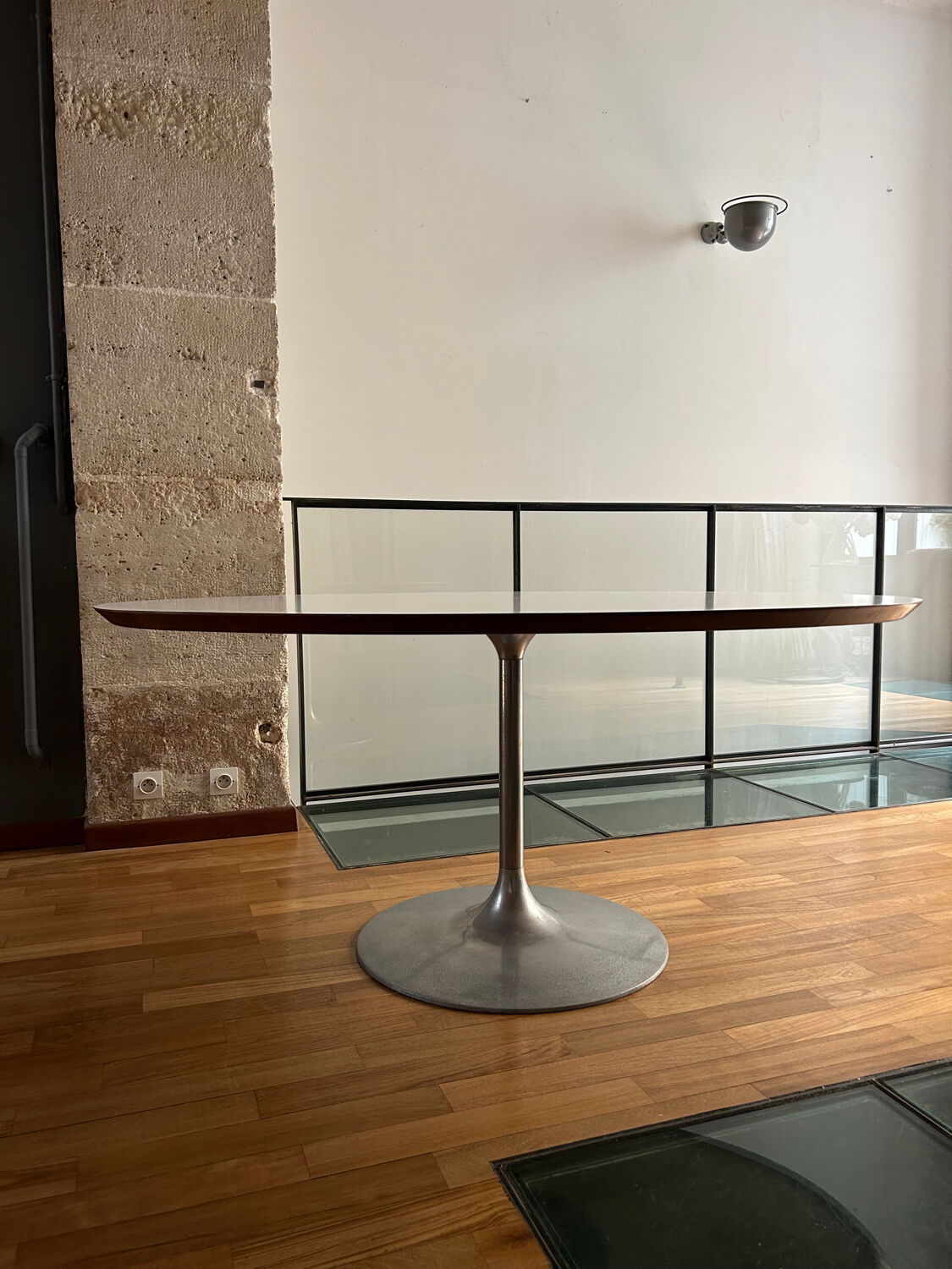 Table ovale vintage pied tulipe Georges Frydman pour EFA 1970
