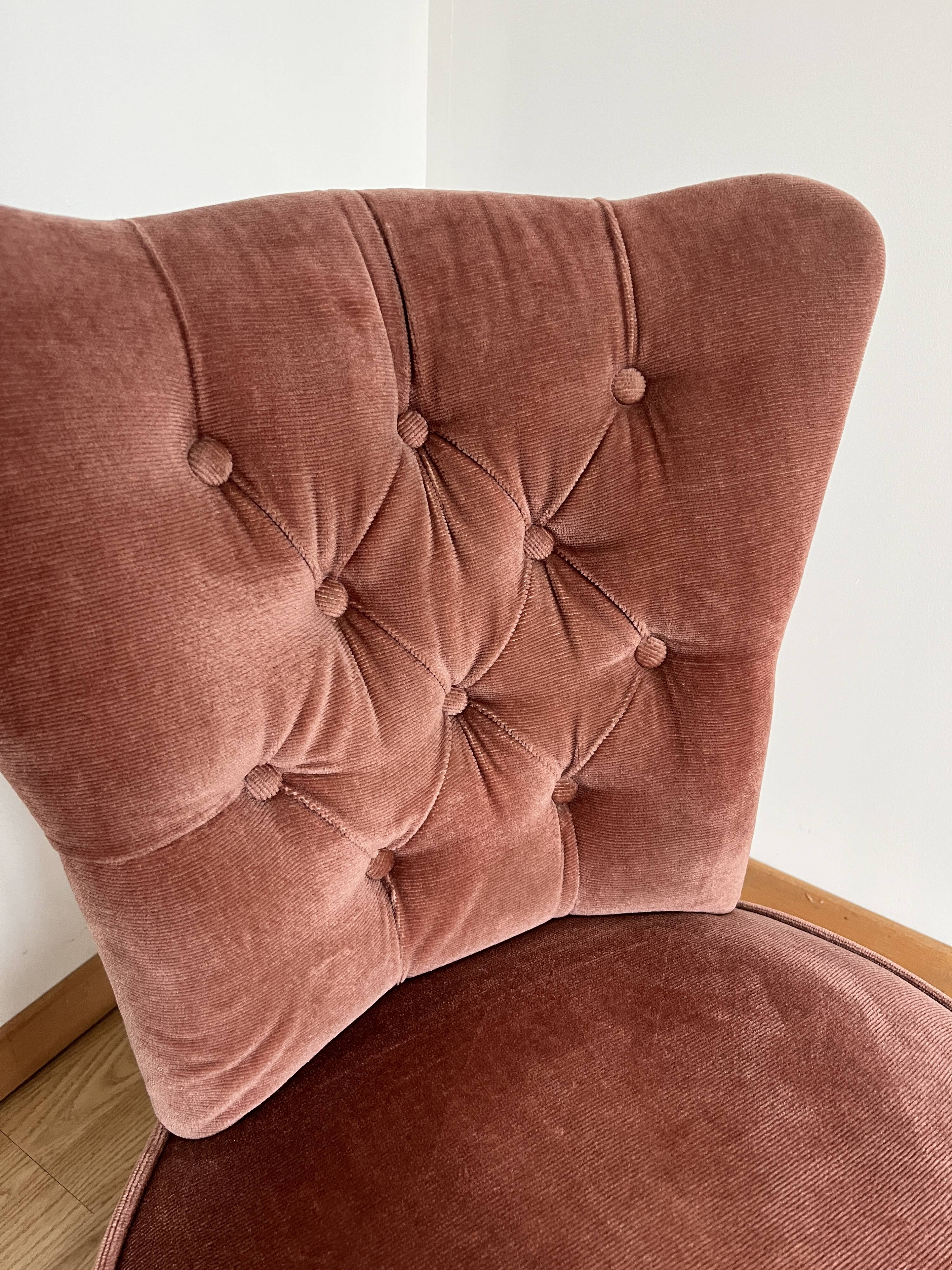 Velvet toad armchair