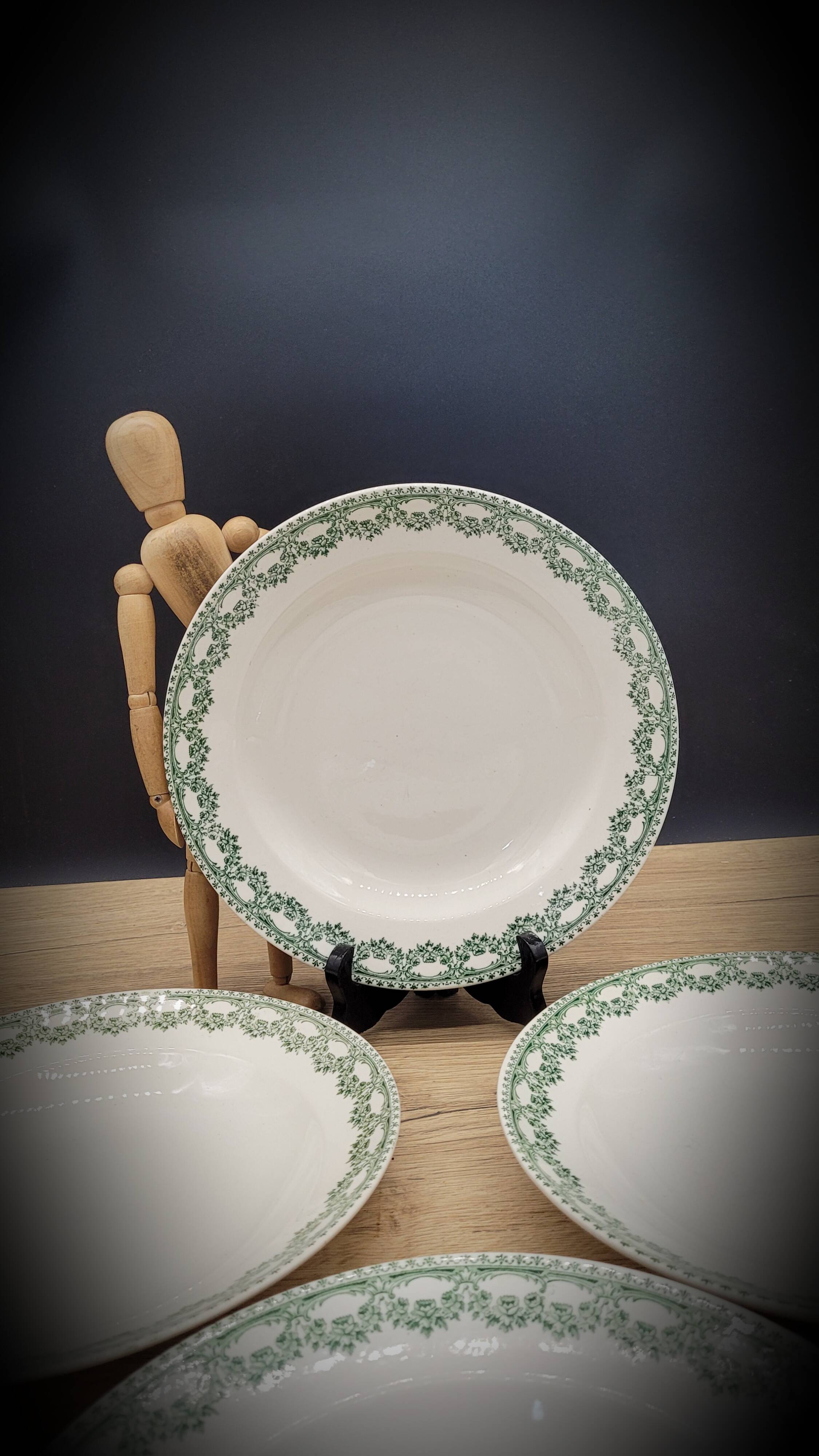 Set of 6 Carlotta Boch plates