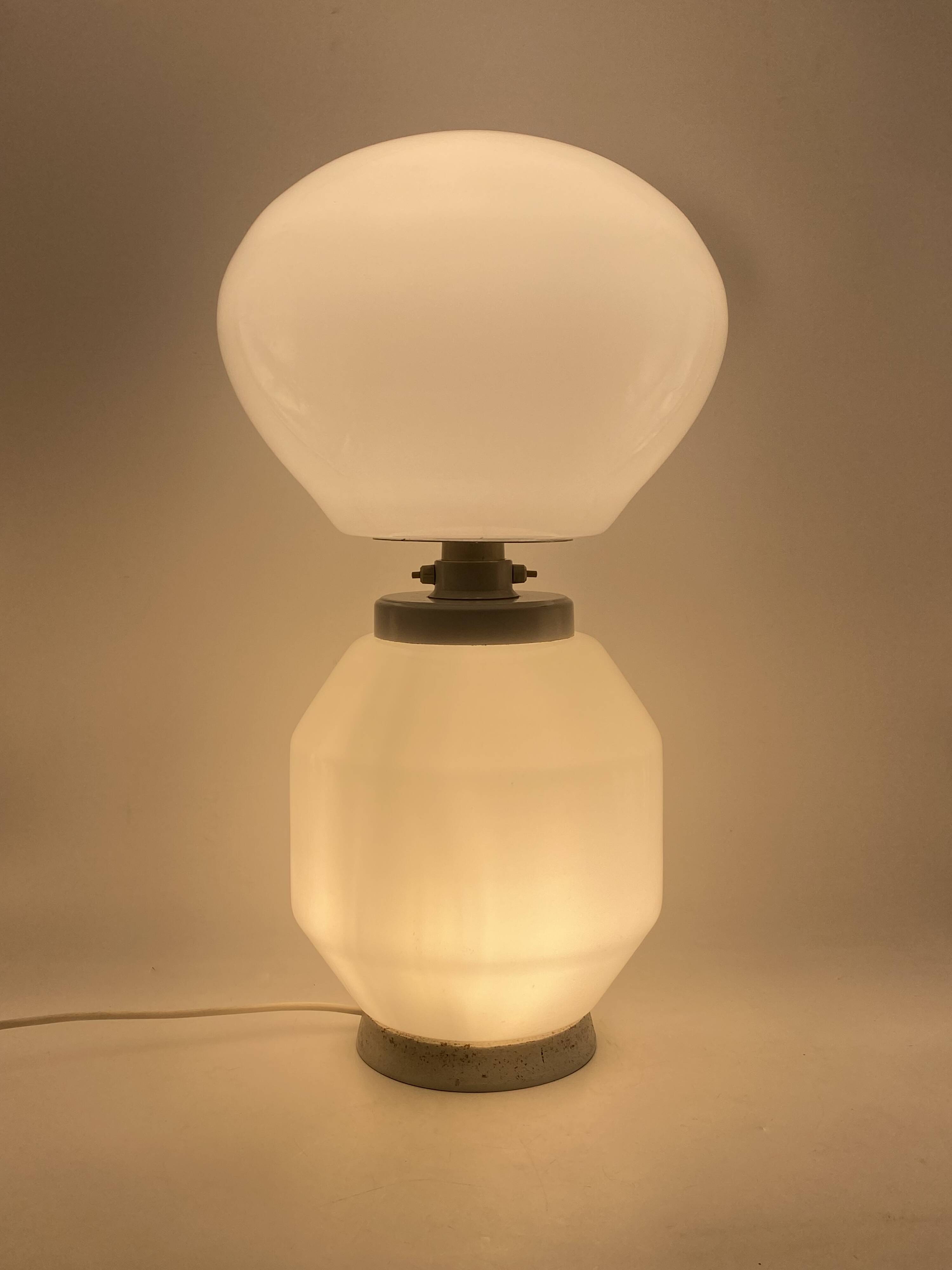 Space Age white glass table lamp, Faver Italy 1970s