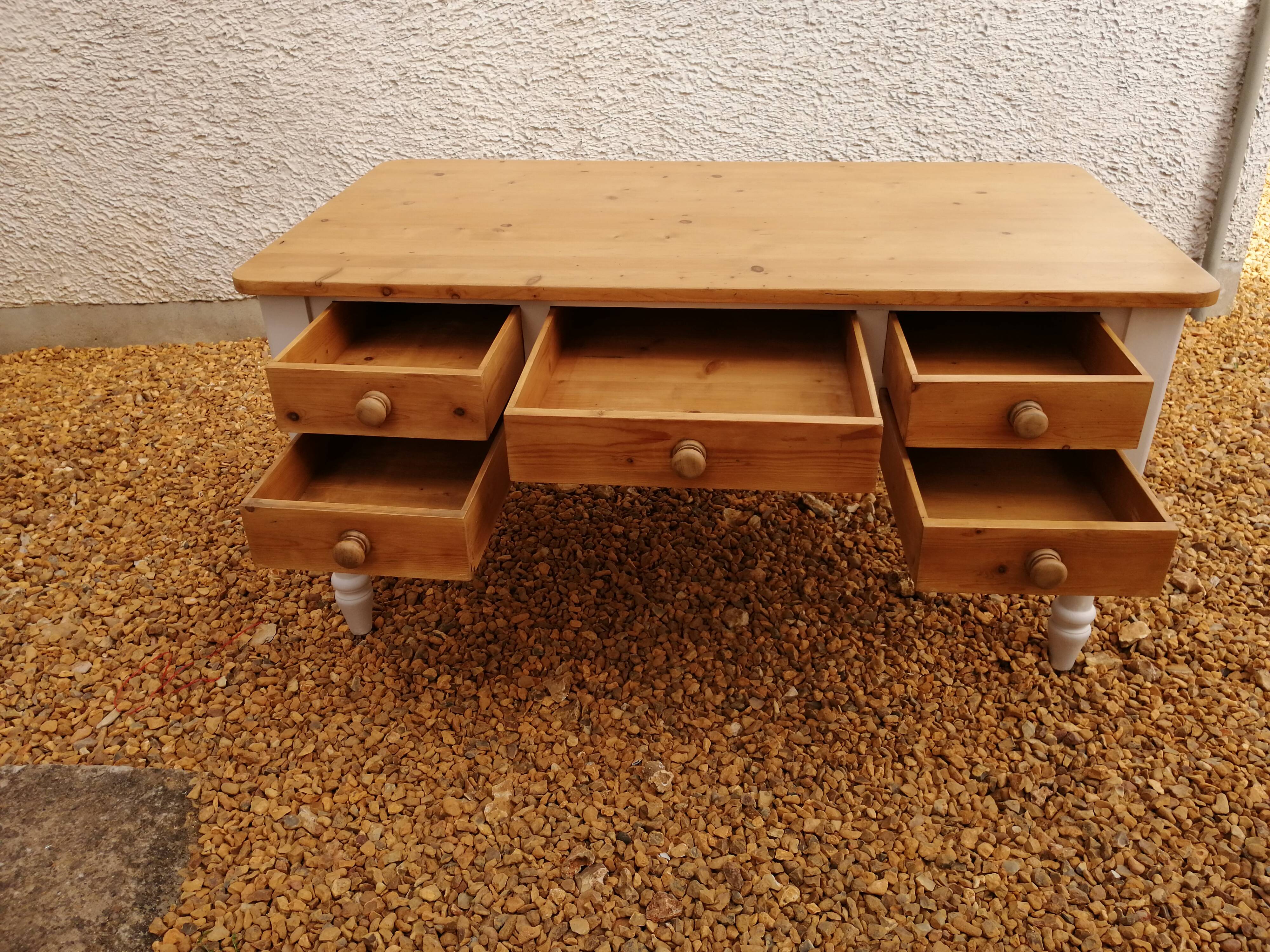 Minister's desk