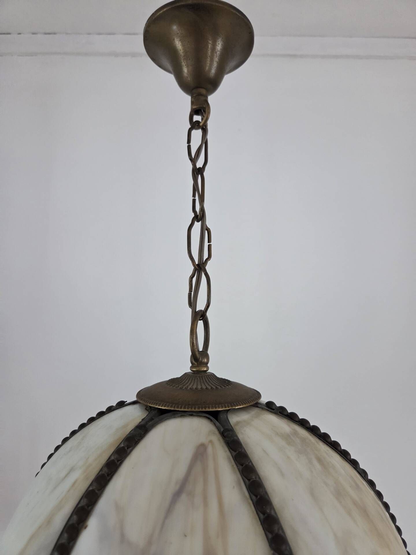 Glass paste suspension, Art Deco style