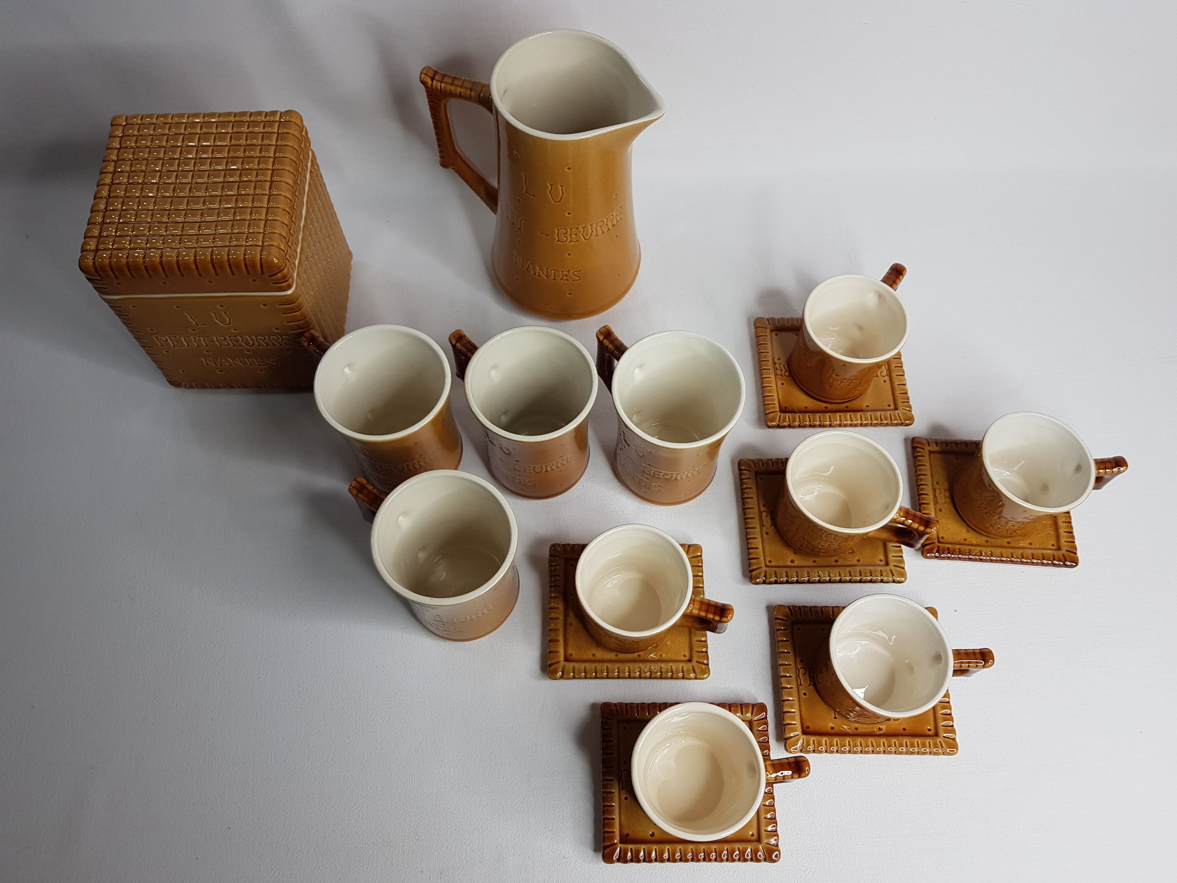 "Lu" full breakfast service, enamelled ceramic, Clouet editions, Nantes