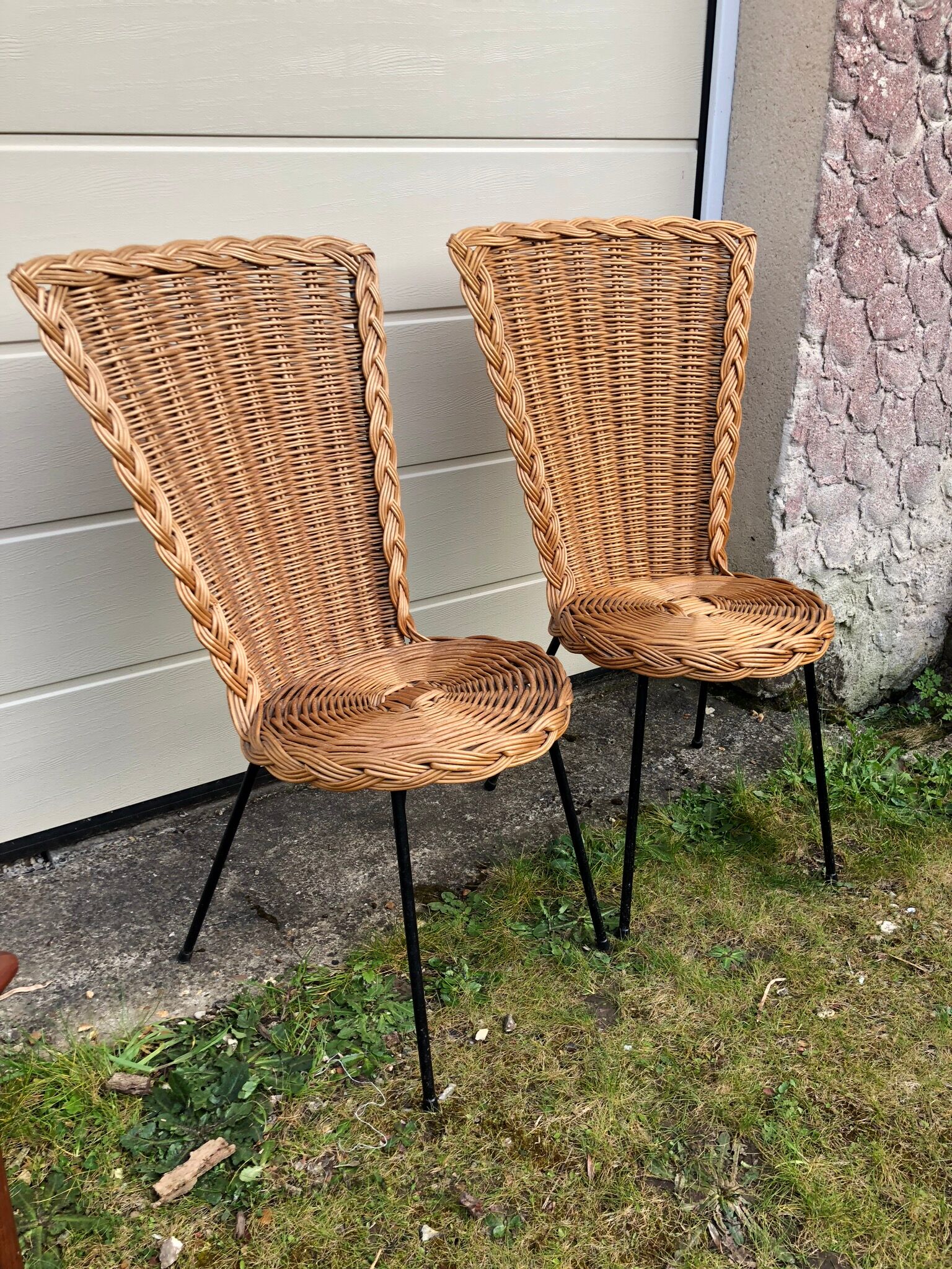 Paire de chaises en rotin pied métal noir