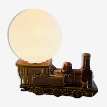 Lampe décorative vintage en forme de train en céramique.