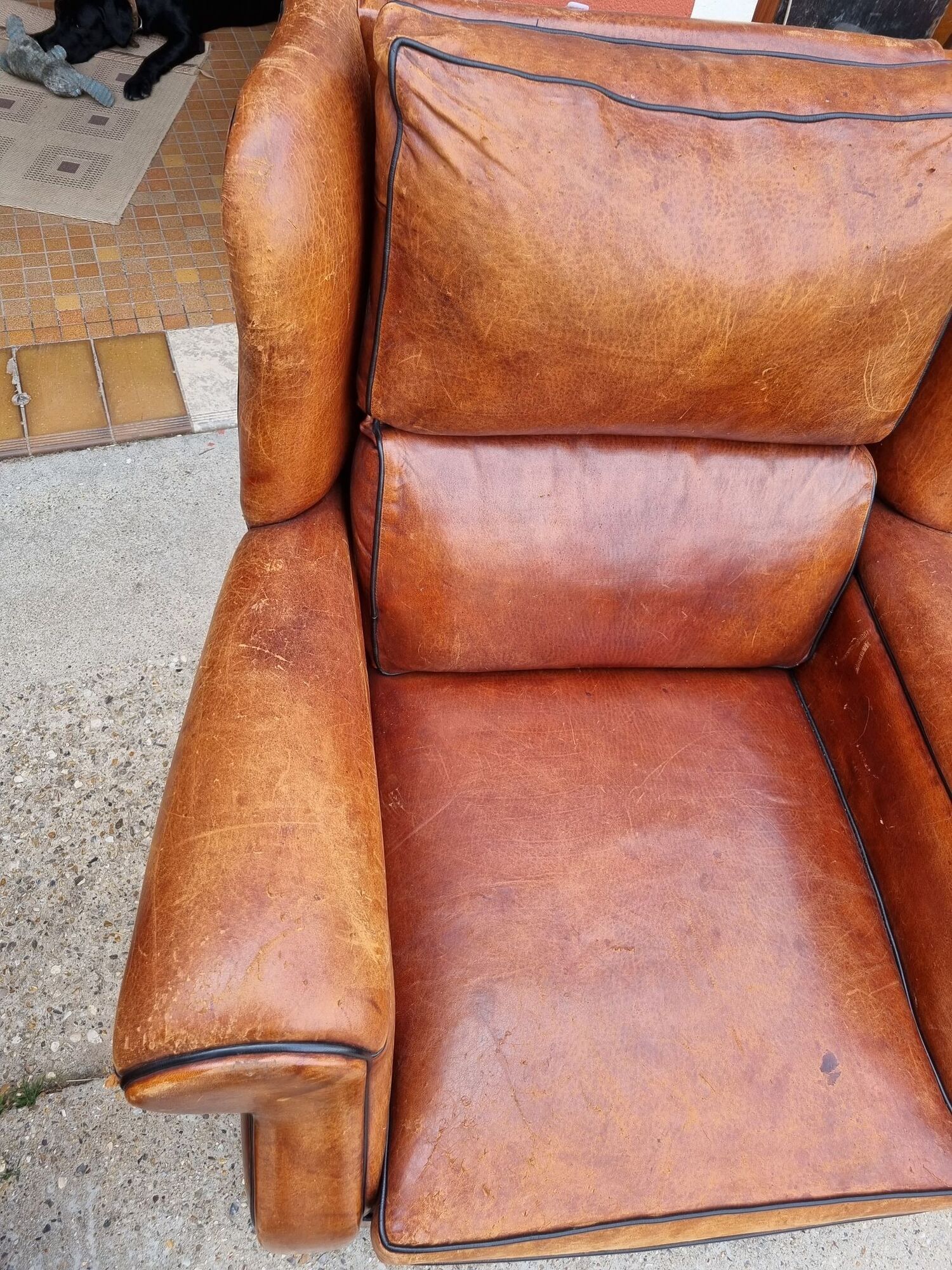Paire de fauteuils club en cuir des années 1980