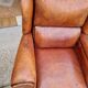 Paire de fauteuils club en cuir des années 1980