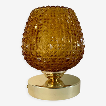 Applique globe vintage en verre ciselé ambré électrifiée à neuf