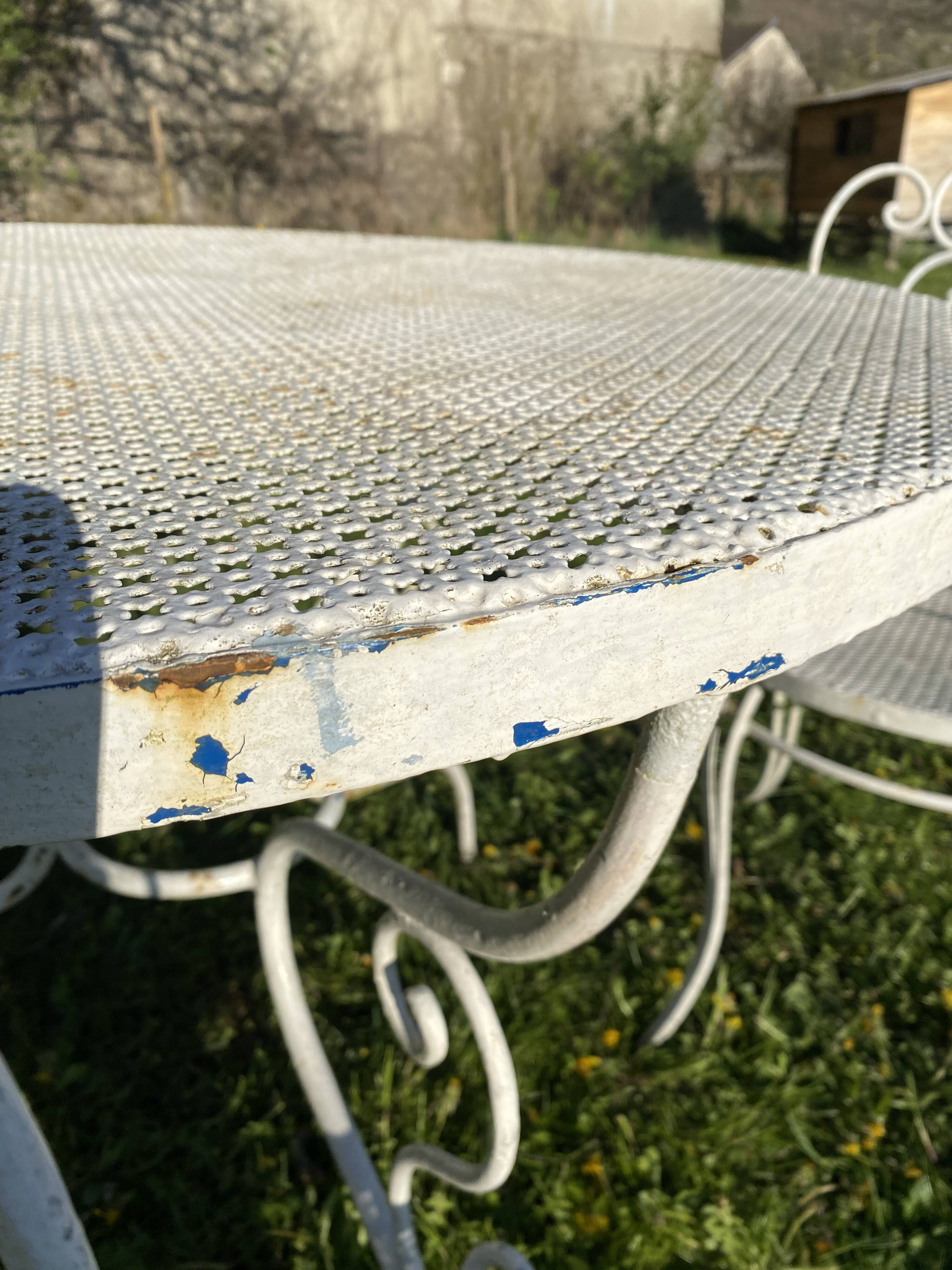 Vintage wrought iron garden furniture – Table + 3 chairs