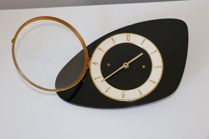 Horloge triangulaire formica noir
