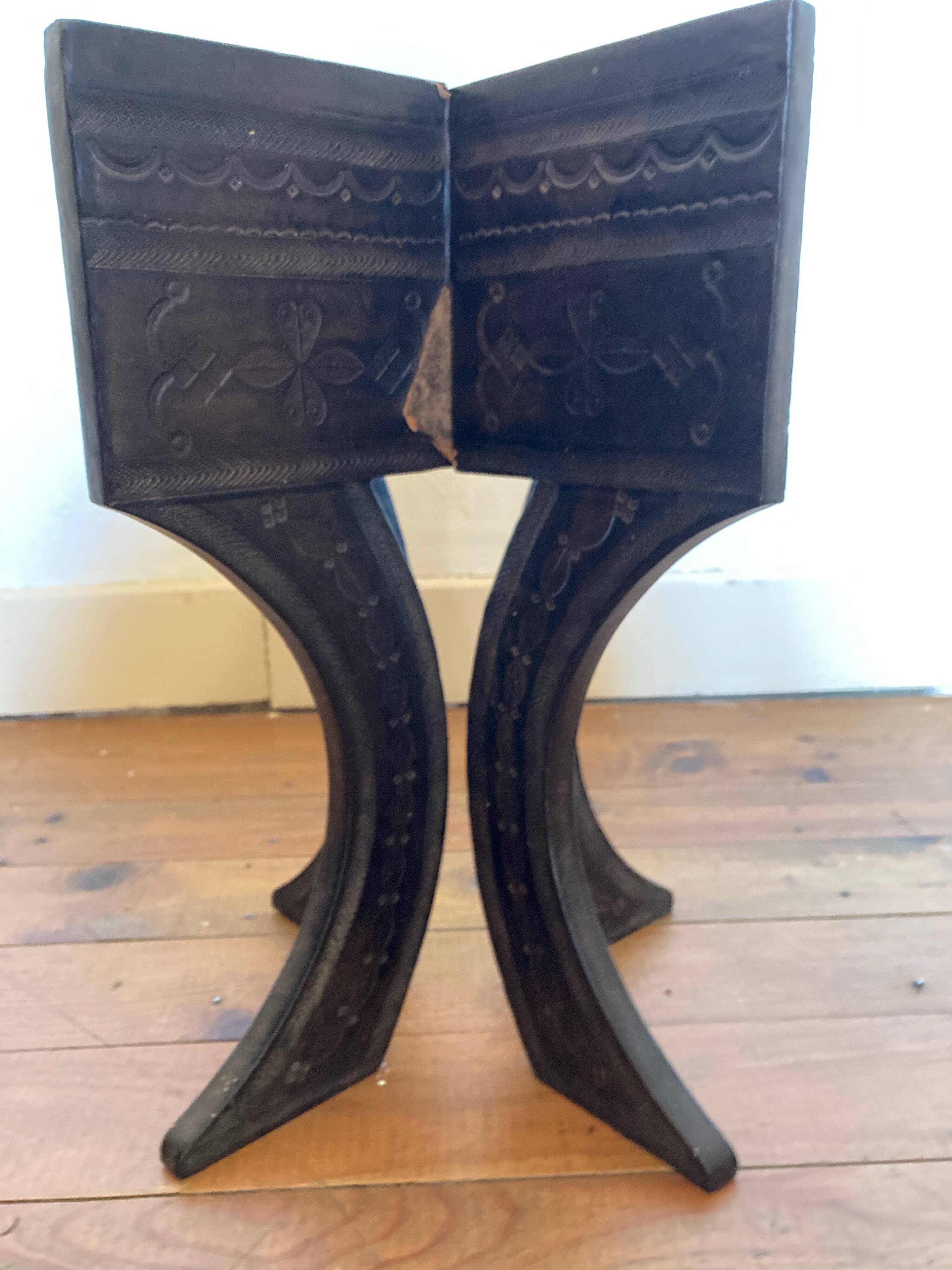 Touareg pedestal tables in wood and embossed leather