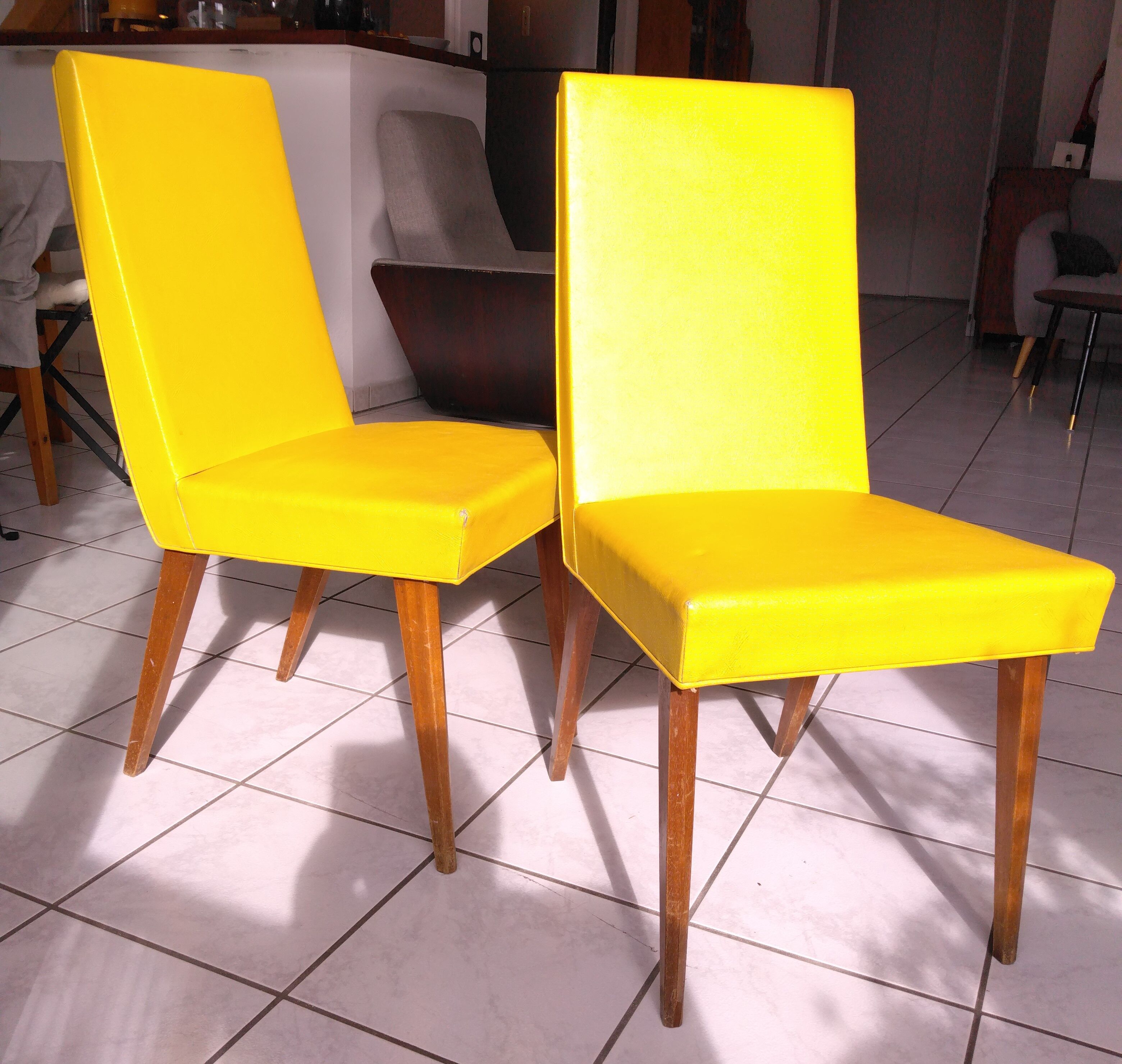 Pair of yellow chairs skaï yellow 60s