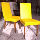 Paire de chaises jaunes skaï jaune années 60