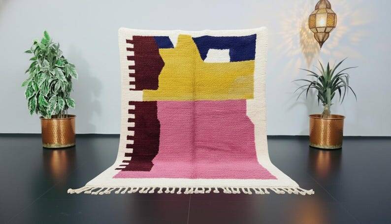 Beni Ouraine handwoven rug, traditional style, size 100 x 200 cm