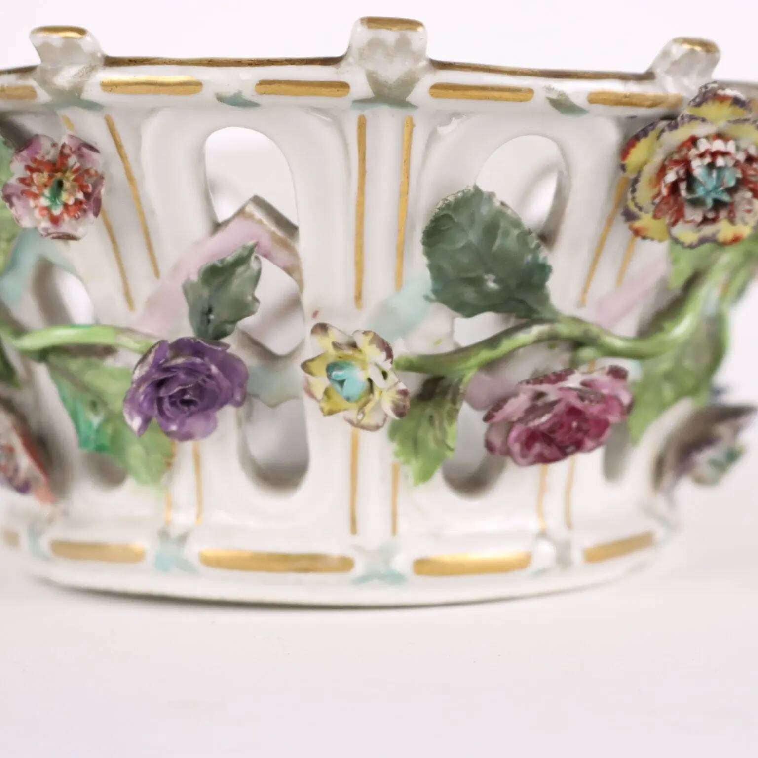 Antique porcelain box Europe 1800s with gold flower decoration