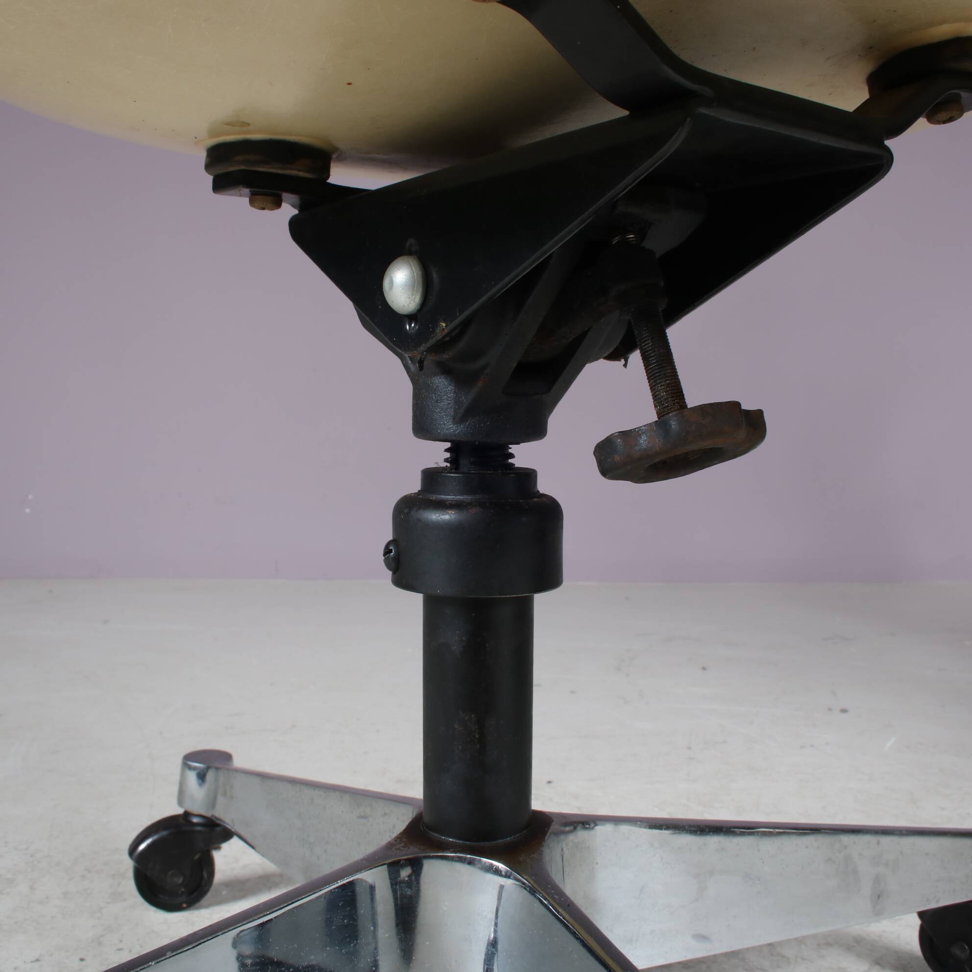 1970s office chair by Charles & Ray Eames for Herman Miller, USA