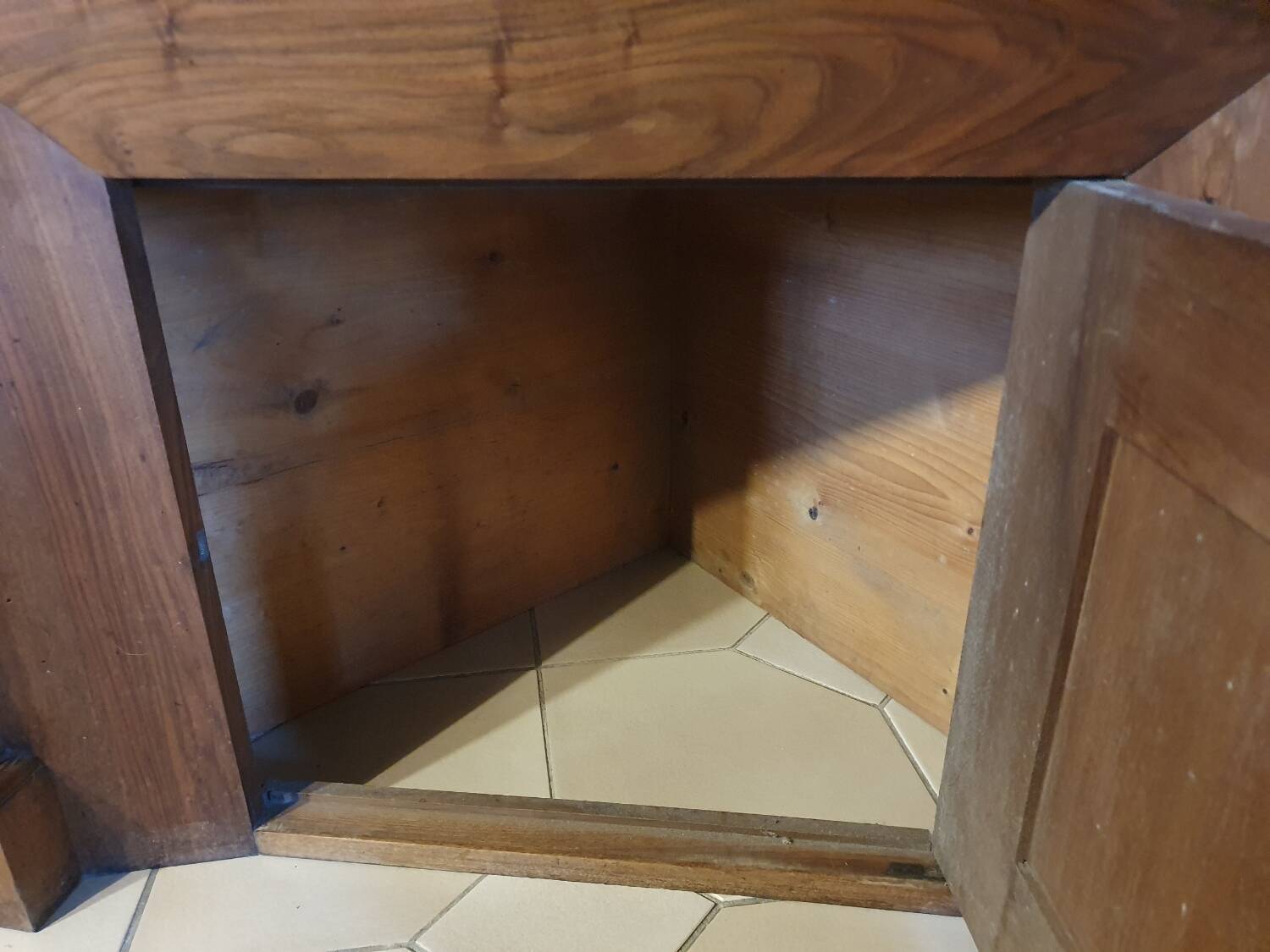 Fireplace corner cabinet